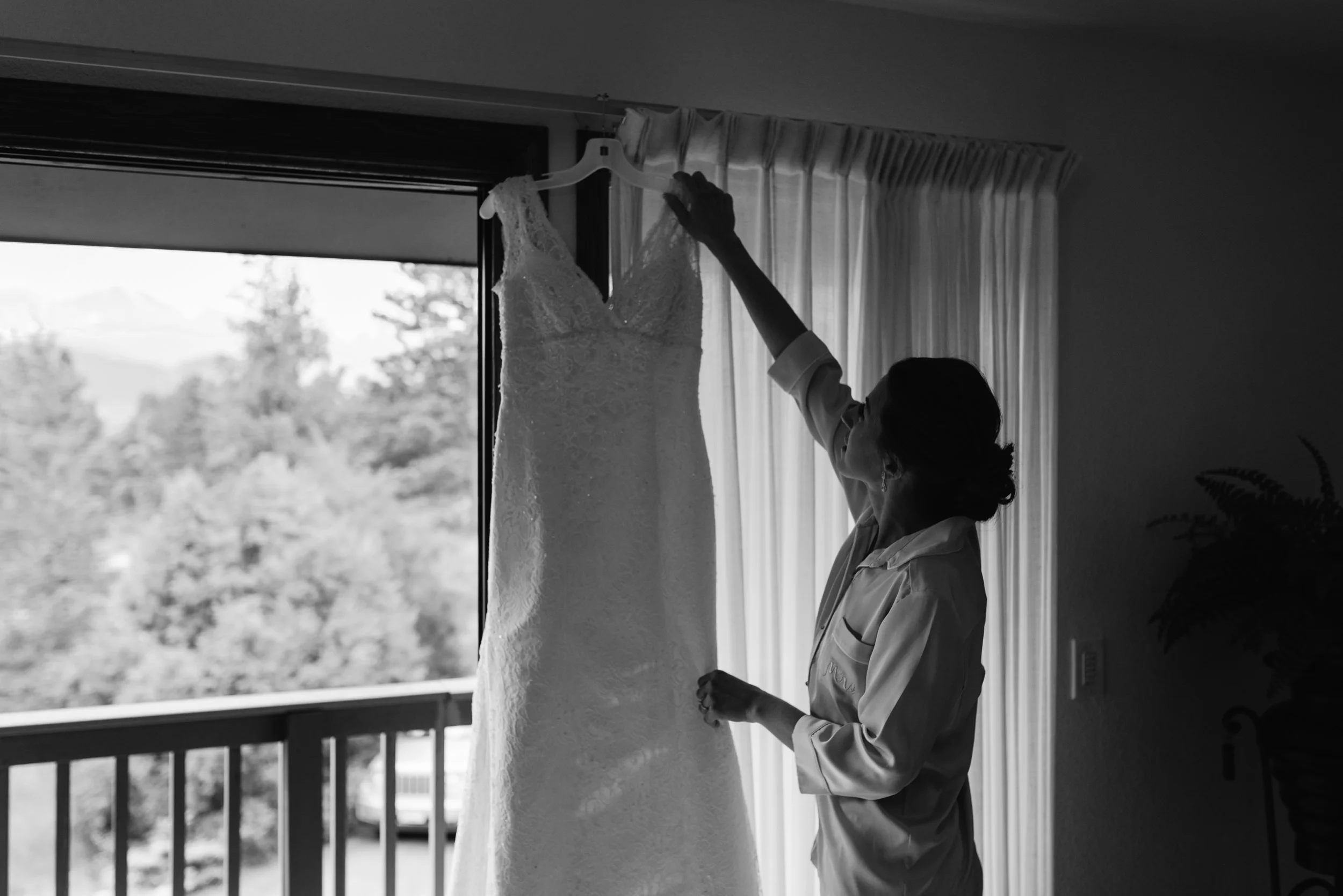  Bride getting dress. 3M Curve, Rocky Mountain National Park elopement. 