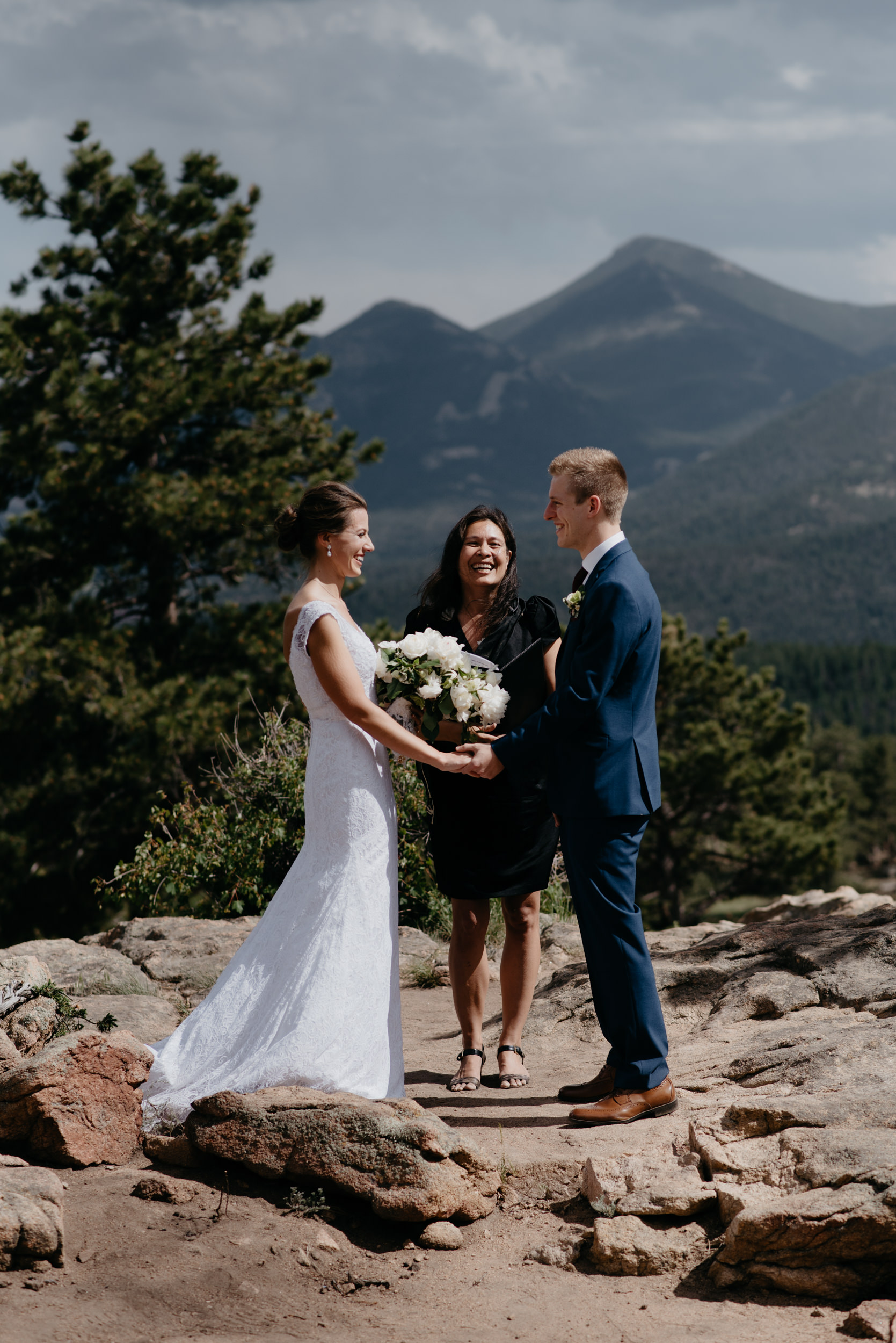  3M Curve wedding ceremony in Rocky Mountain National Park.. Colorado wedding and elopement photographer. 