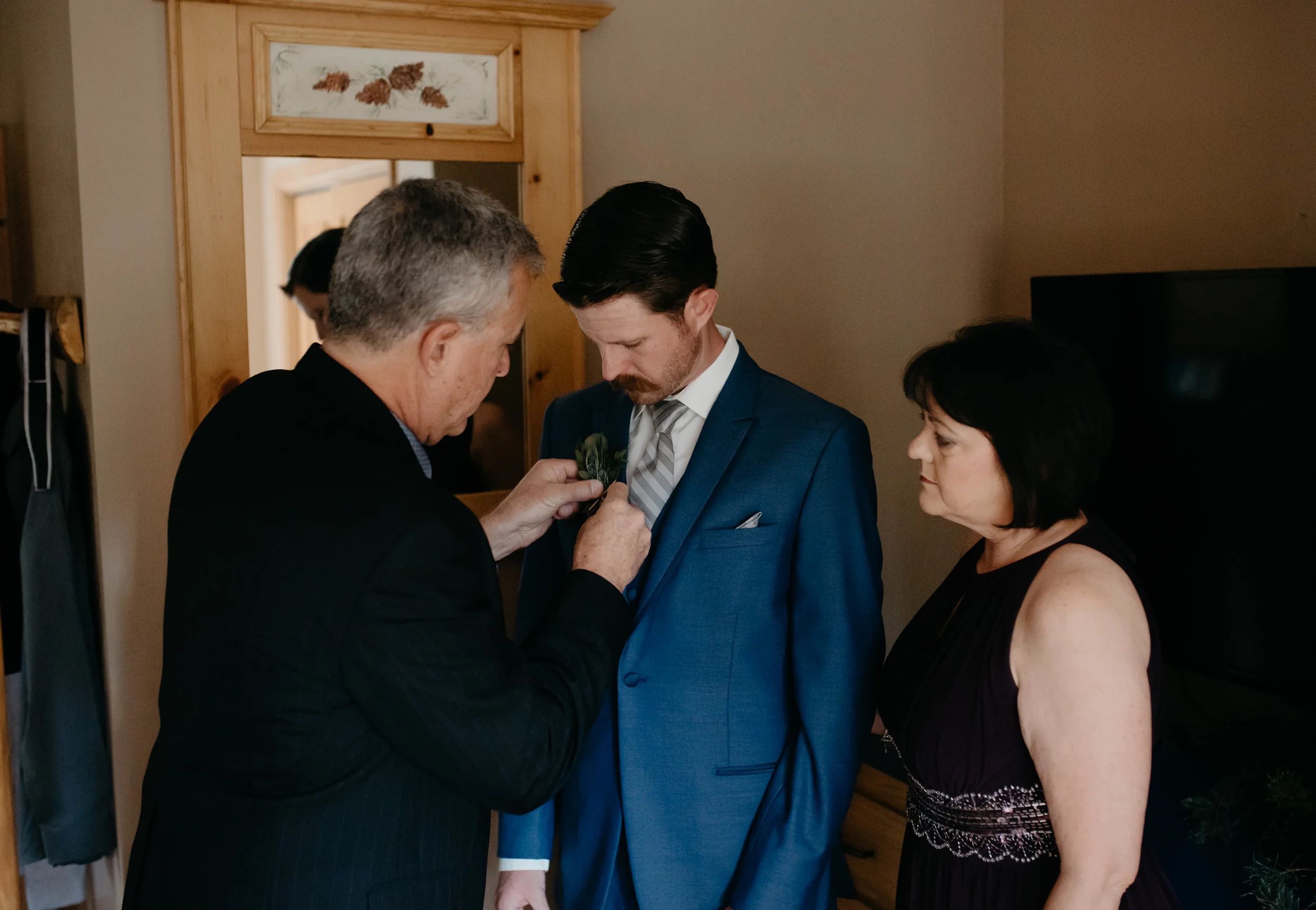  Groom prep at Sapphire Point intimate wedding. Colorado elopement and wedding photographer. 