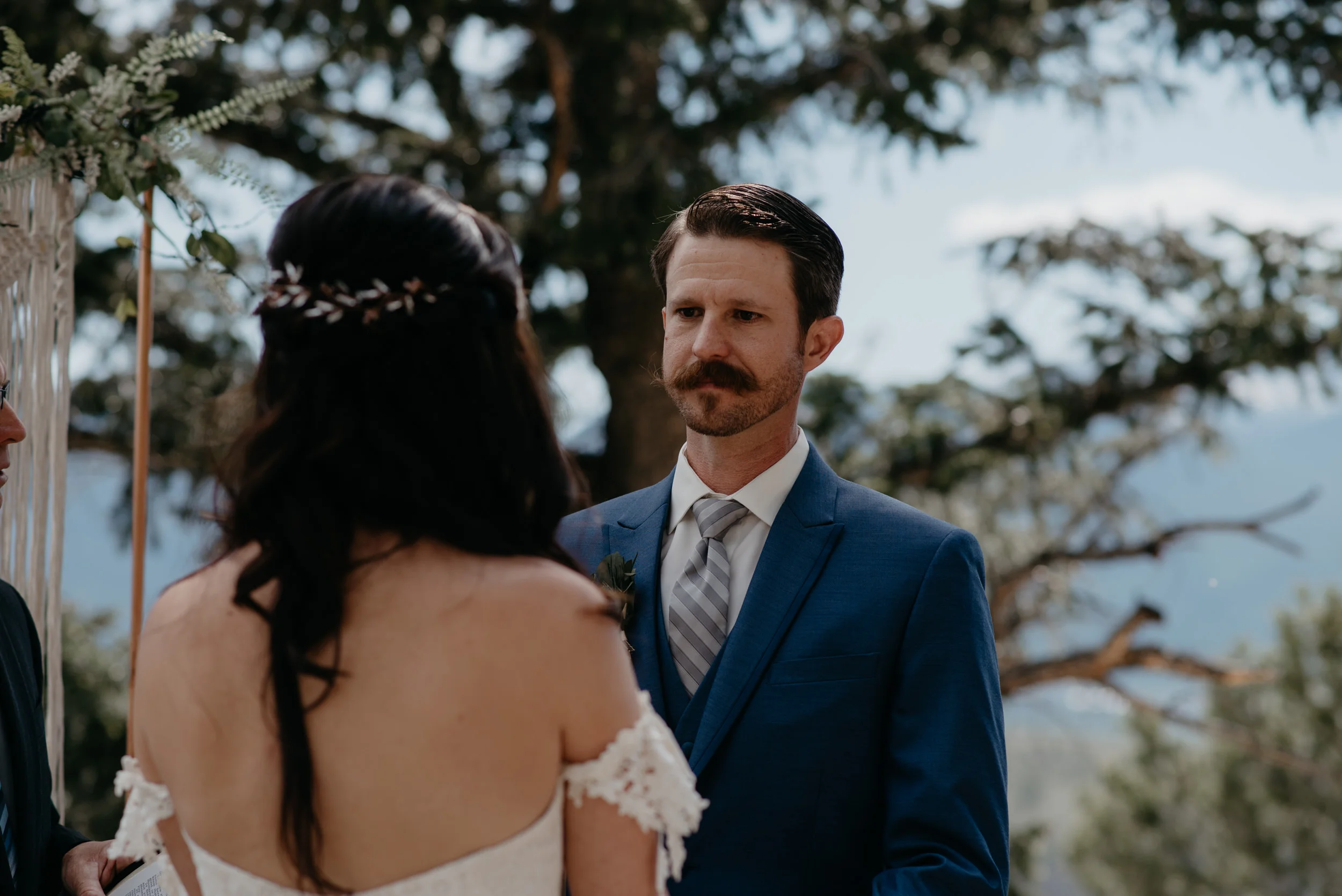  Colorado elopement photographer. Ceremony at Sapphirte Point. 