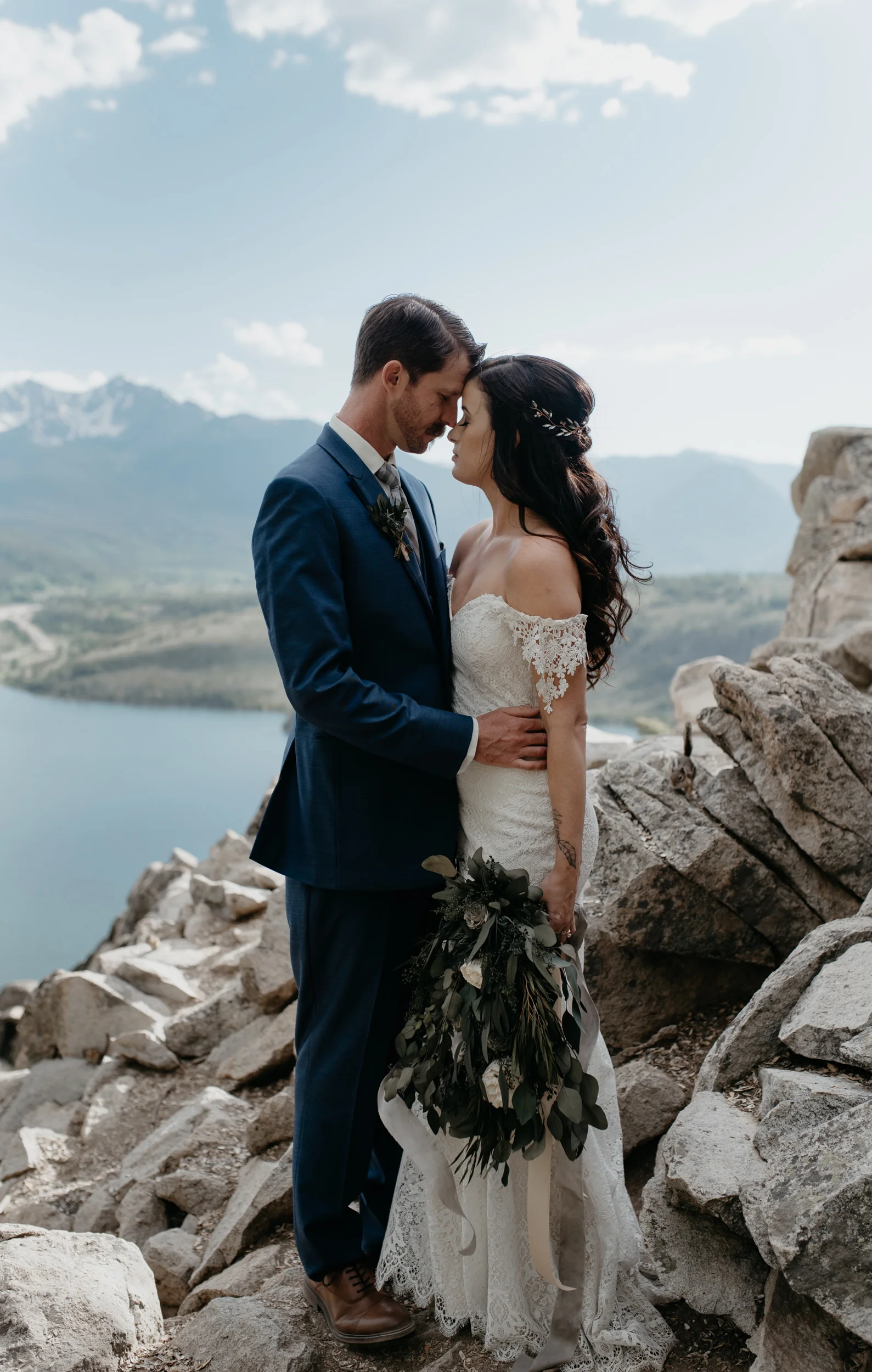  Colorado destination wedding photographer. Destination elopement at Sapphire Point. 