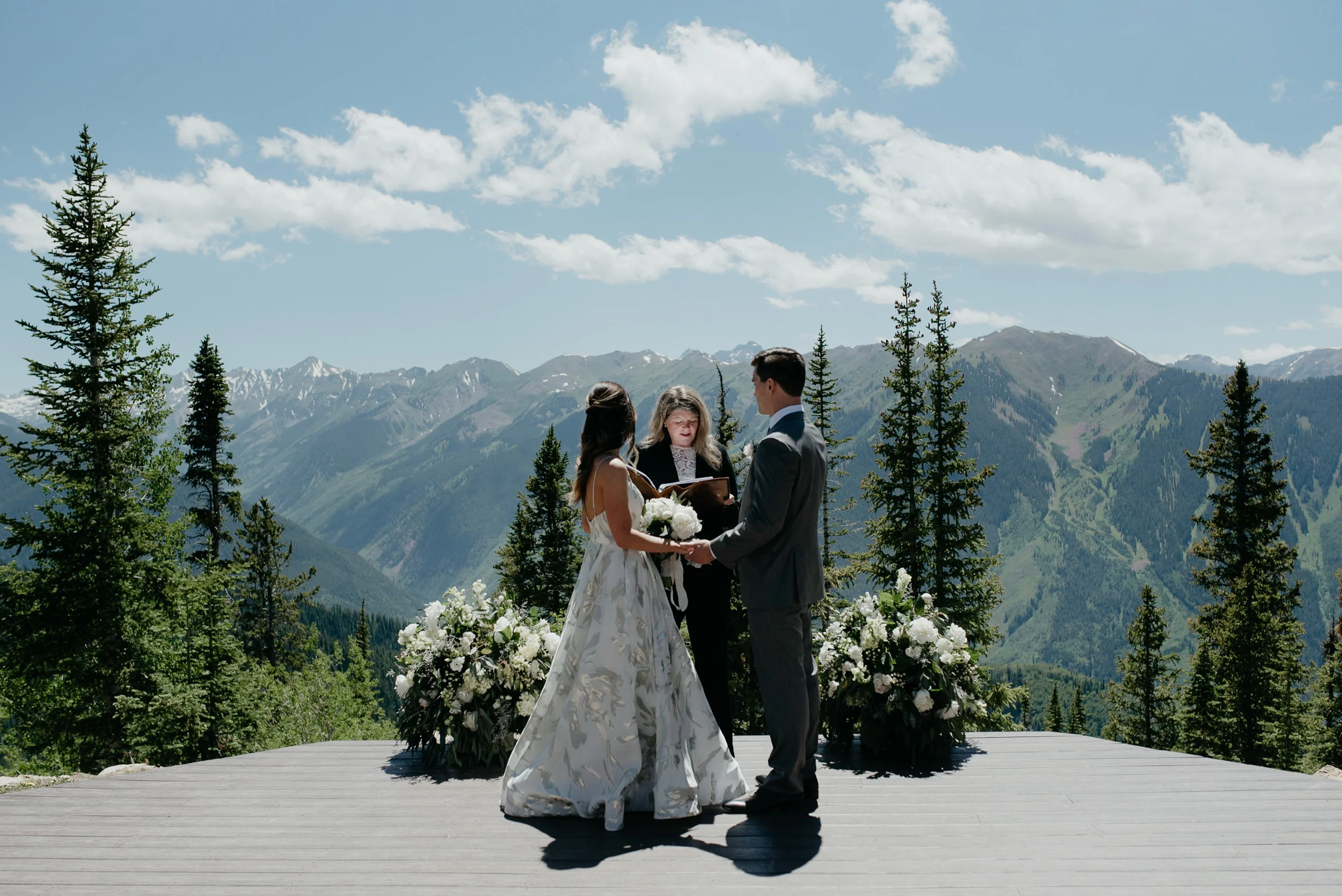  Wedding ceremony in Aspen, Colorado. Colorado based wedding and elopement photographer. 