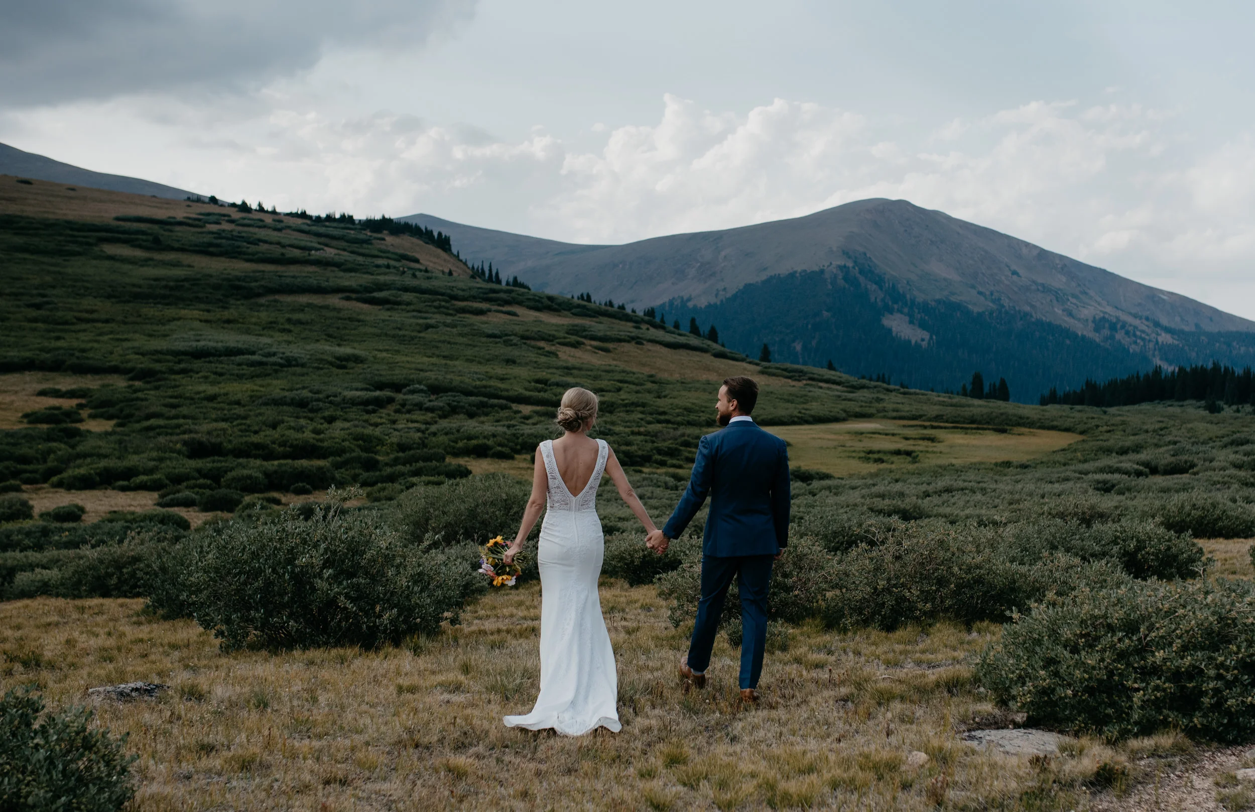  Hiking elopement in Colorado. Denver wedding photographer. 