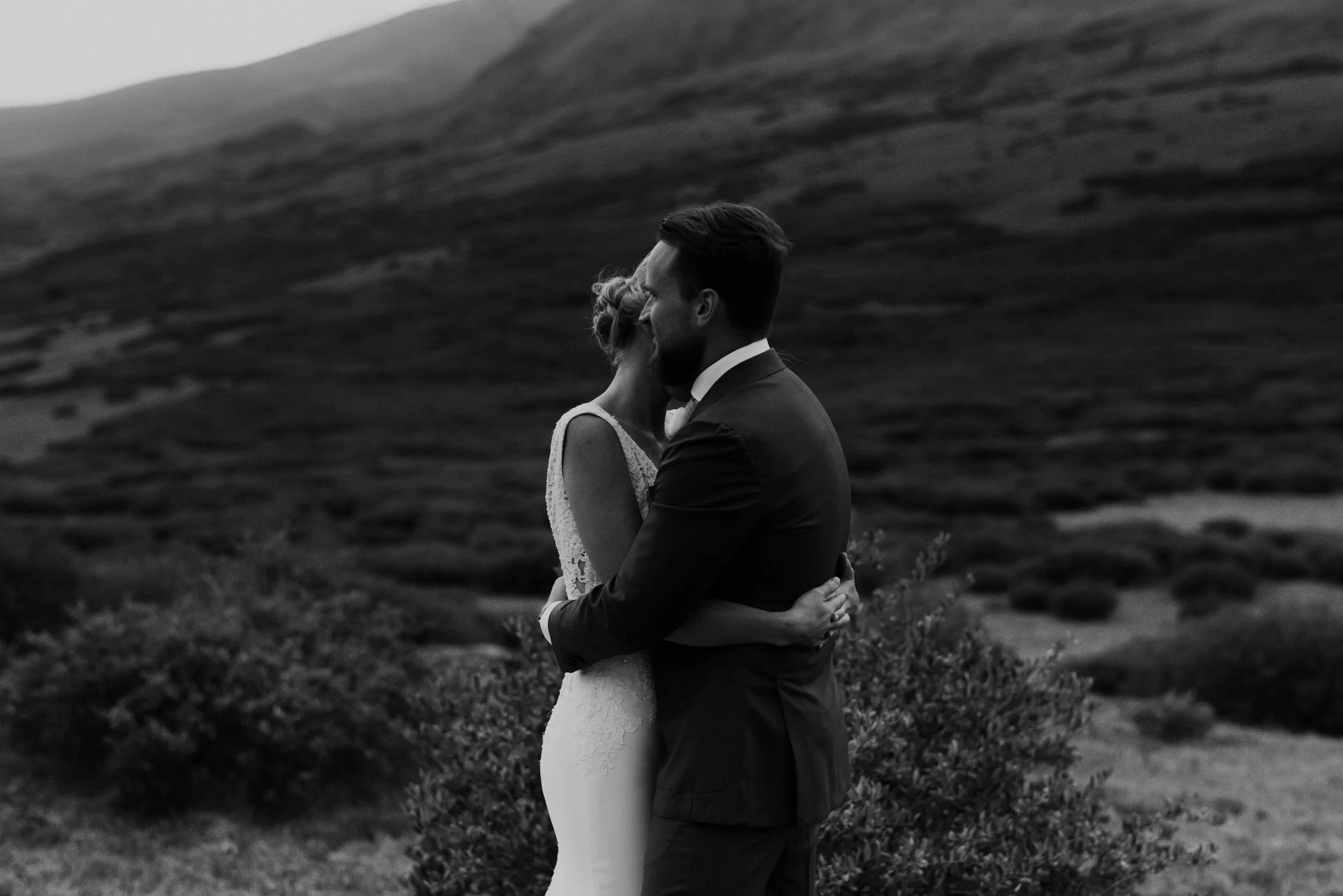  Classic black & white photo of bride and groom 