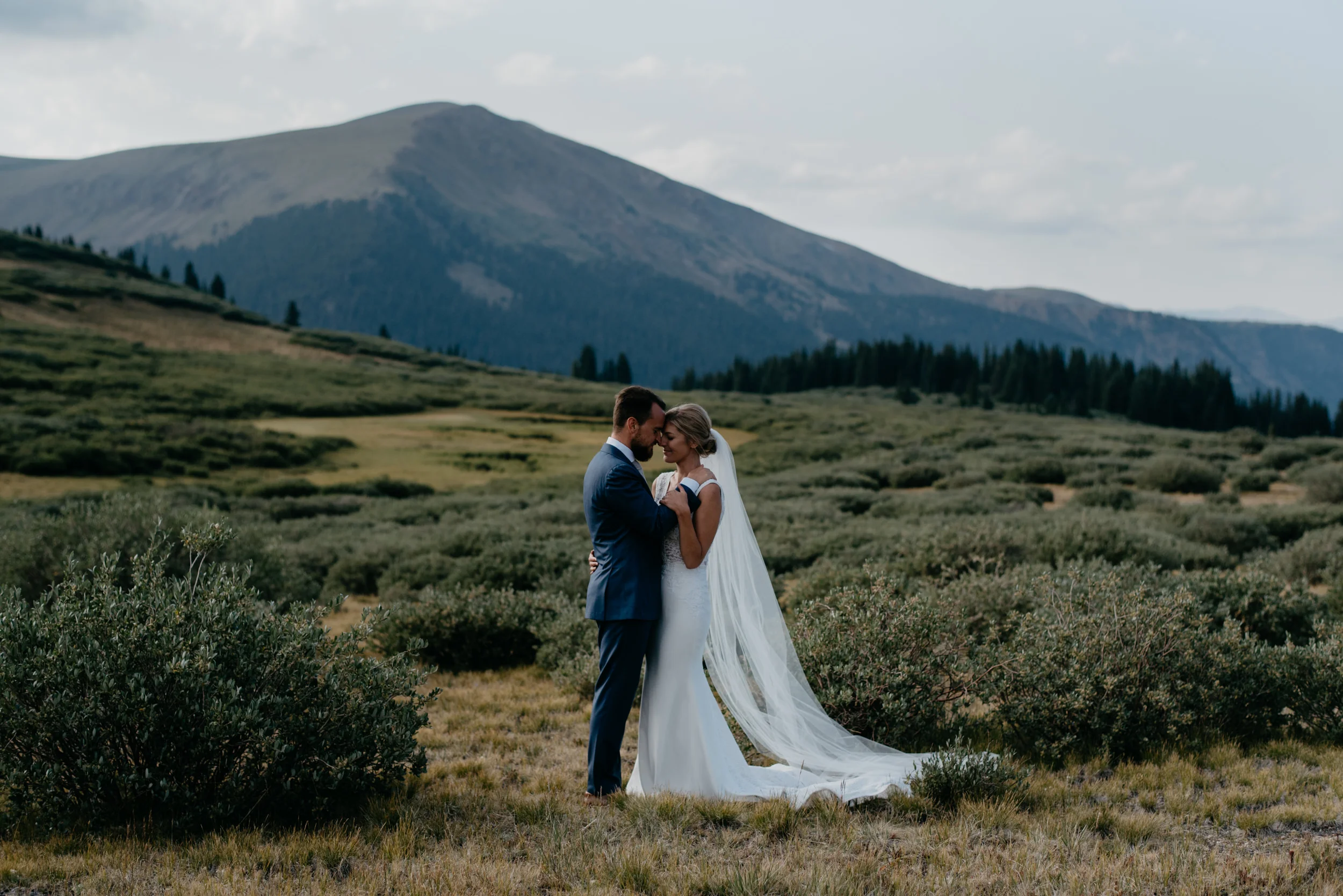  Colorado mountain wedding inspiration. Colorado elopement photographer. 