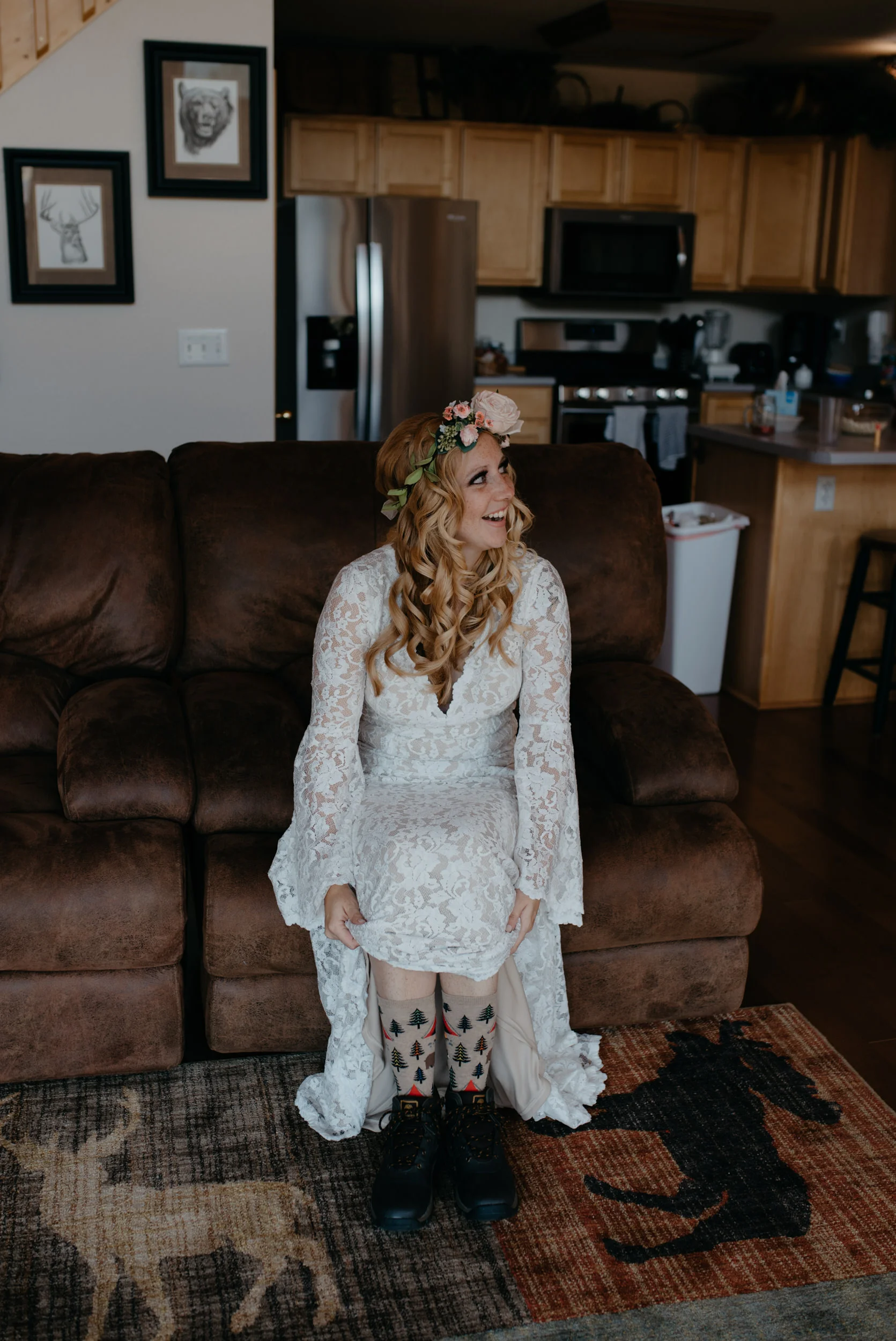  Colorado elopement photographer, hippy bride getting ready 