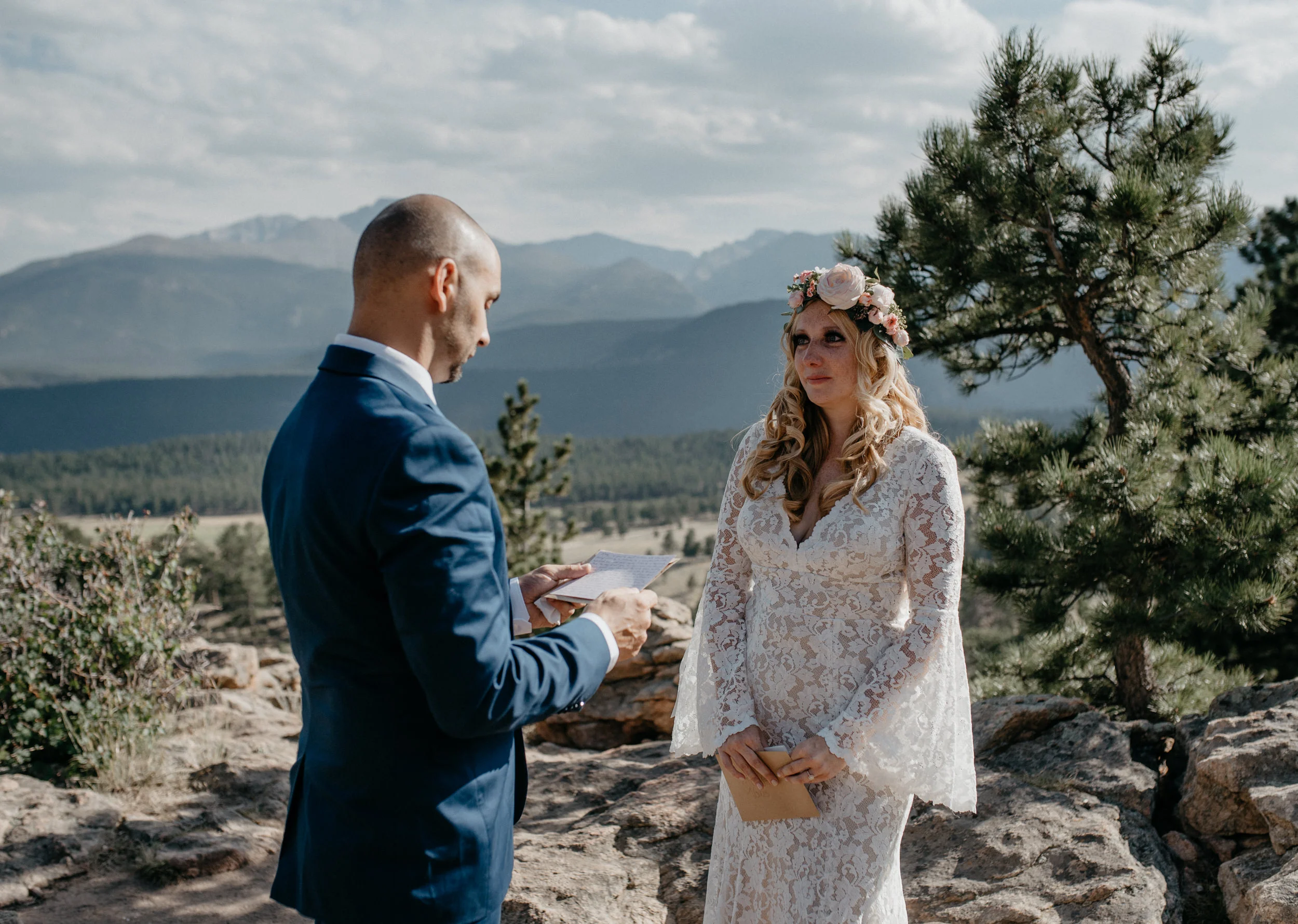  Bride and groom exchanging vows. 3M curve elopement. 