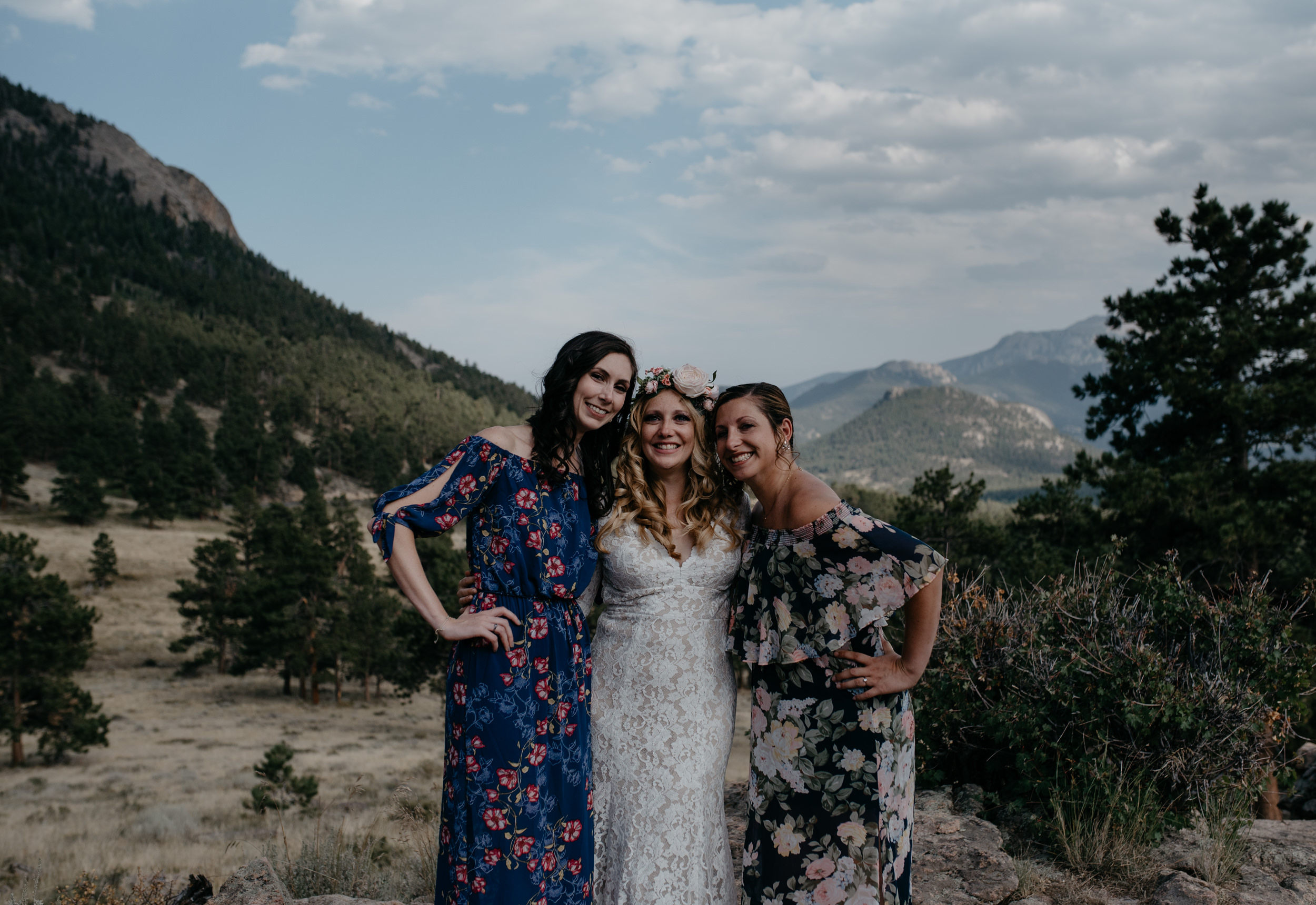  Family photos at Estes Park wedding. Colorado elopement and wedding photographer. 