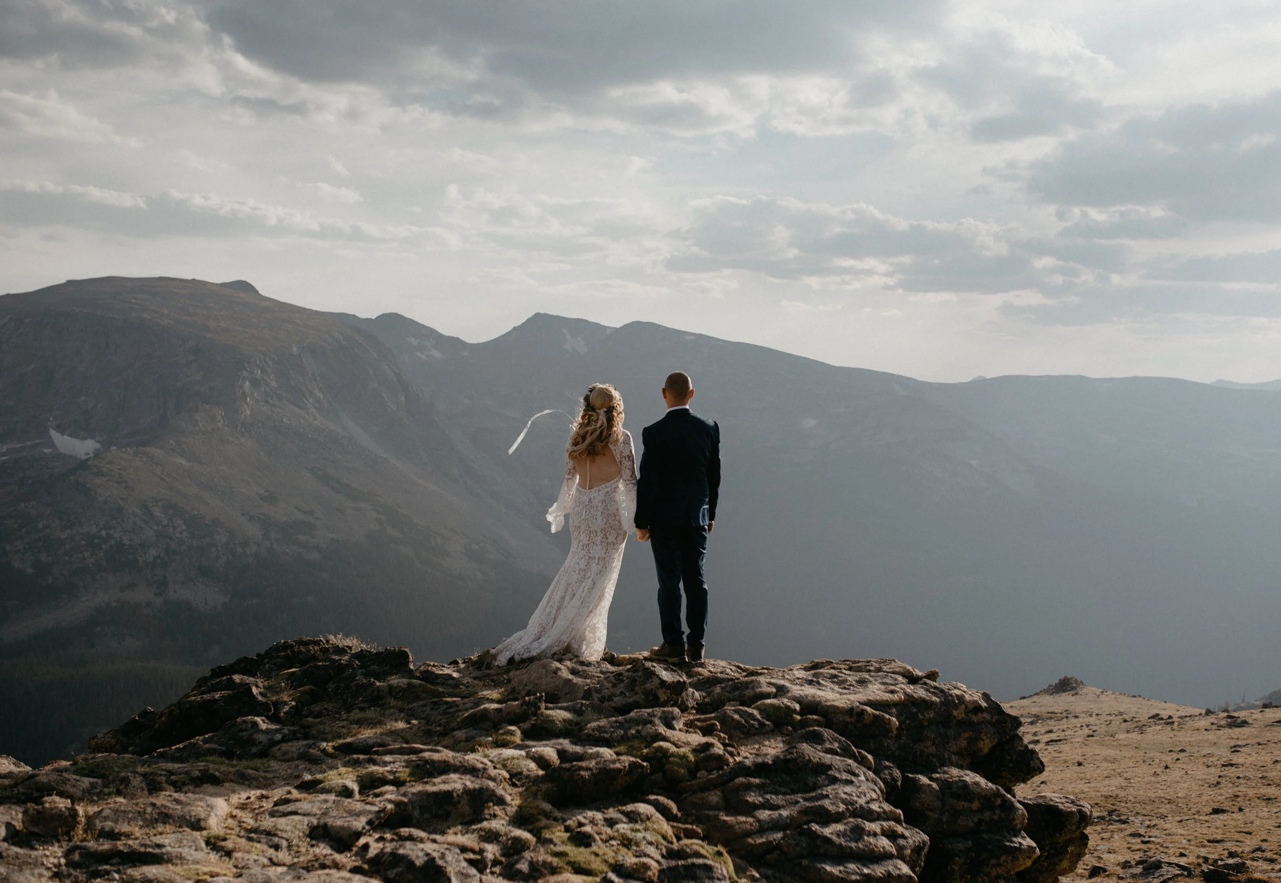  Colorado adventure elopement inspiration. Mountaintop elopement photographer. 