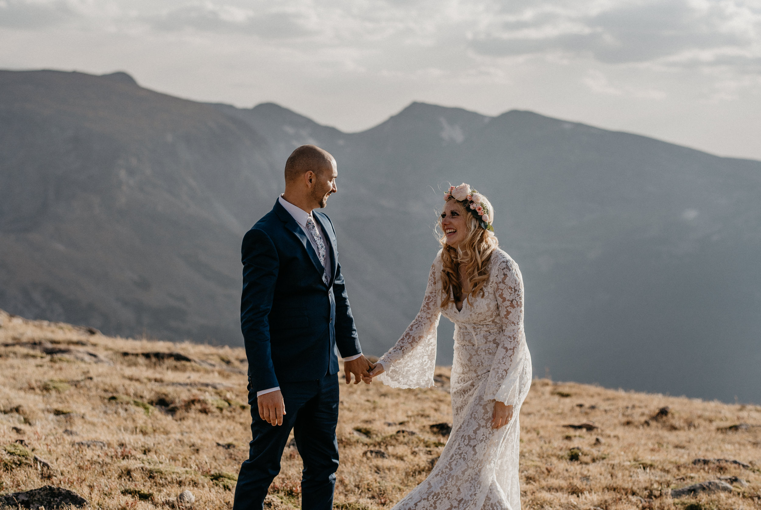  Colorado elopement photographer. Intimate boho wedding on Trail Ridge Road in Rocky Mountain National Park. 