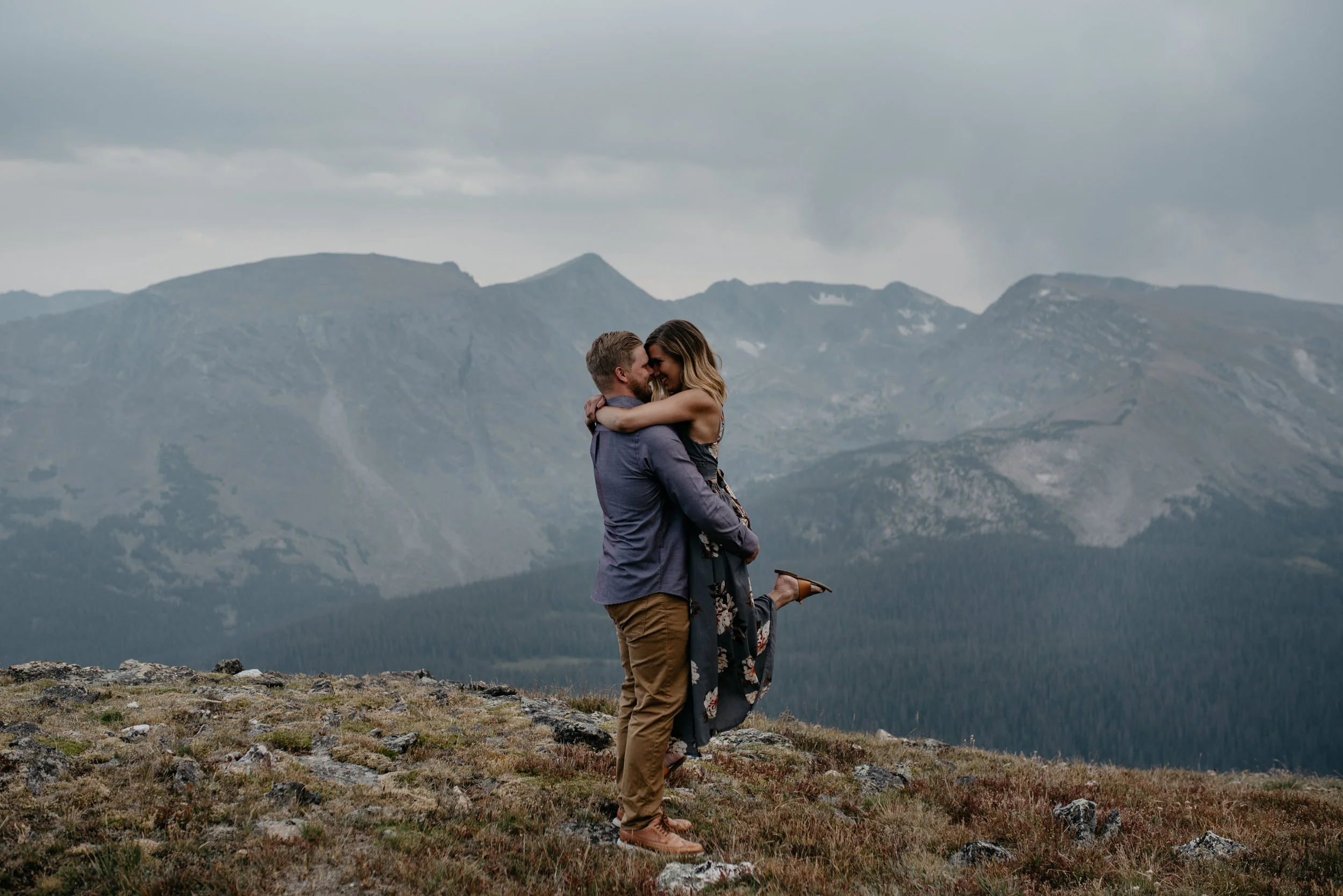  Alyssa Reinhold, Colorado wedding photographer. Mountaintop elopement photos in Colorado. 