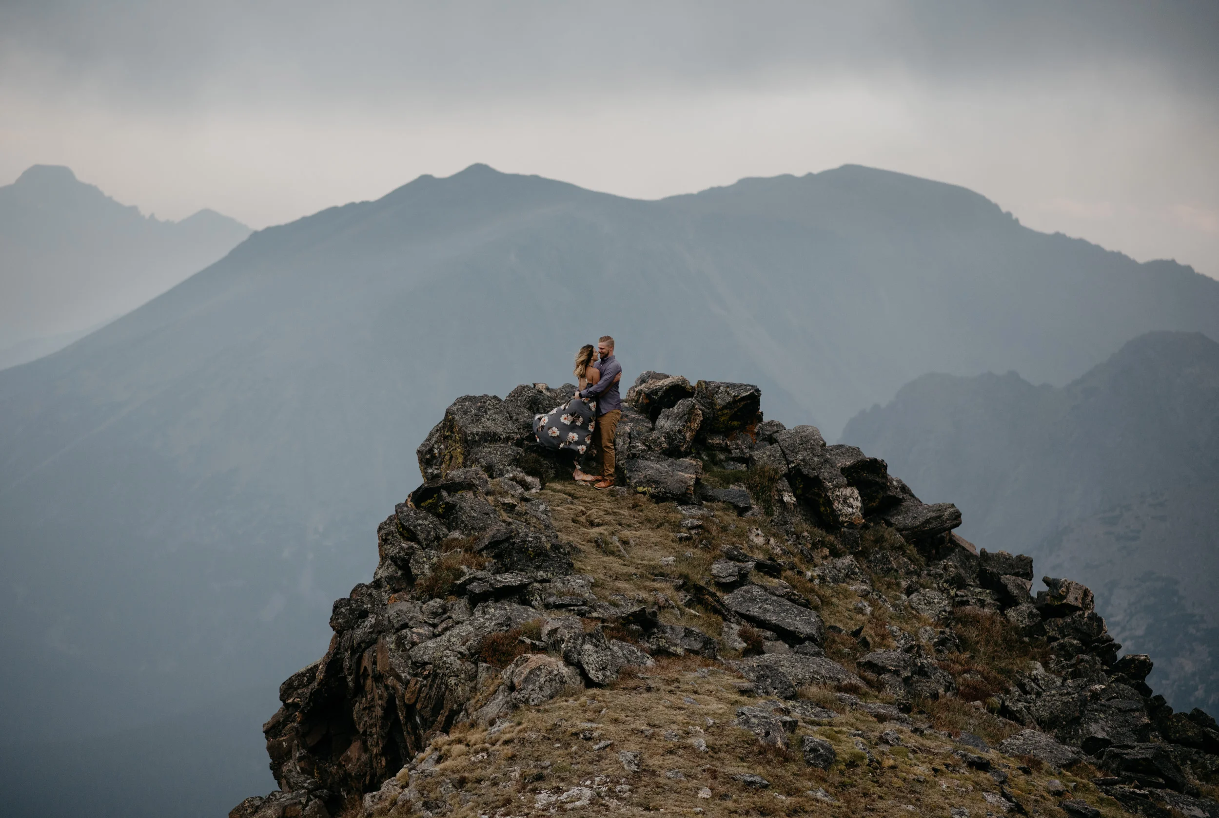  Adventure elopement in RMNP. Colorado wedding and elopement photographer. Mountaintop elopement inspiration in Rocky Mountain National Park. 