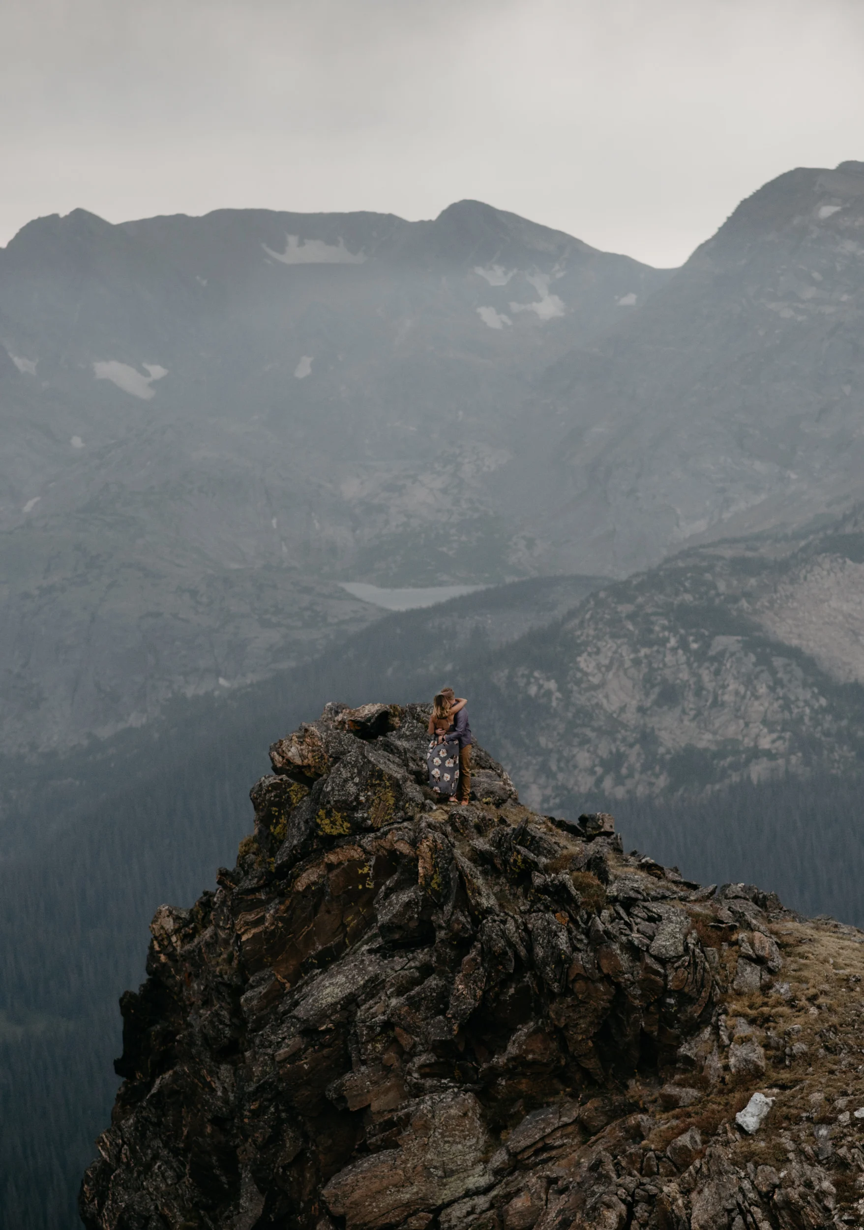  Rocky Mountain National Park elopement photography. Colorado wedding and elopement photographer. Adventure session on Trail Ridge Road. 