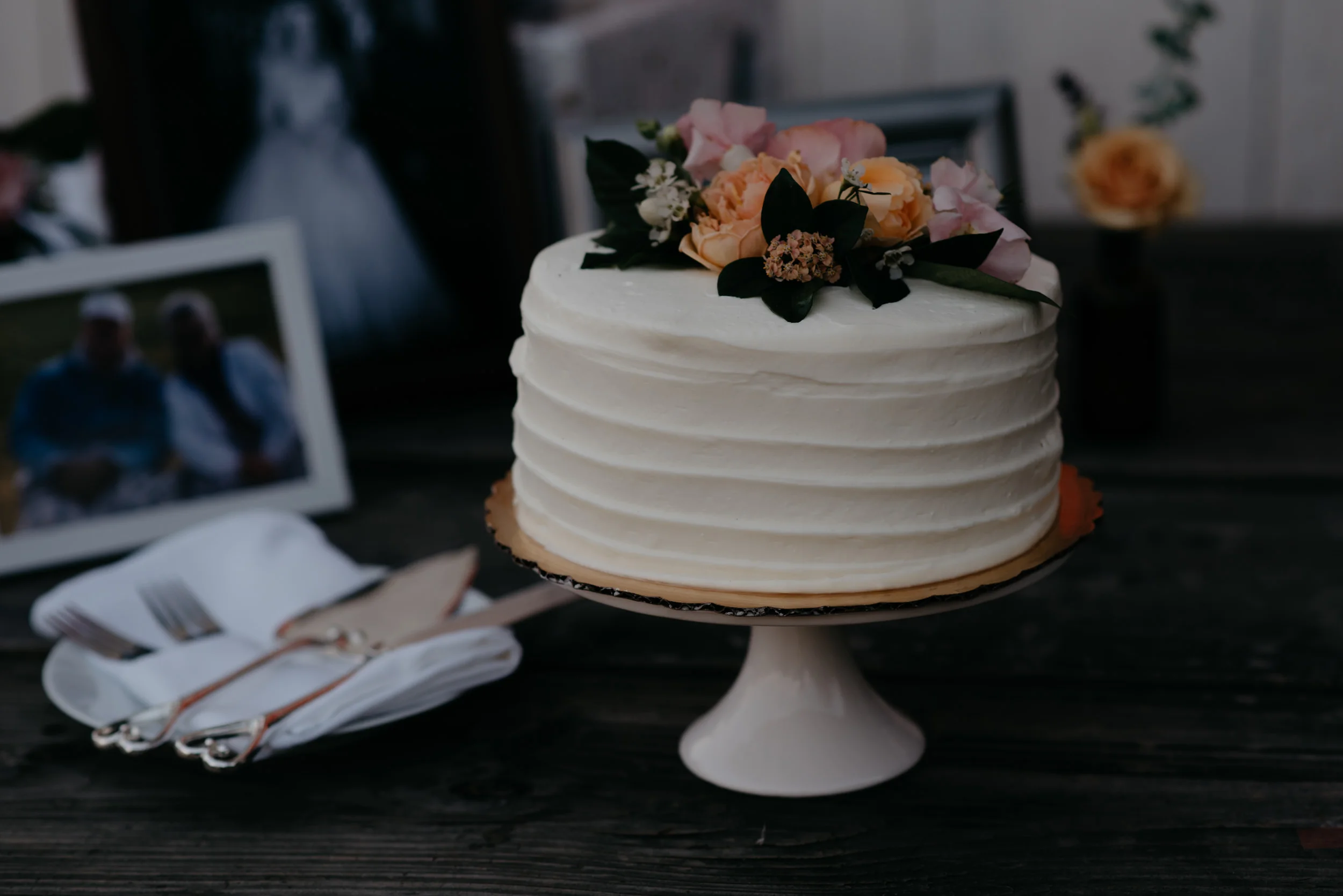  Wedding cake. Colorado elopement and wedding photographer. 