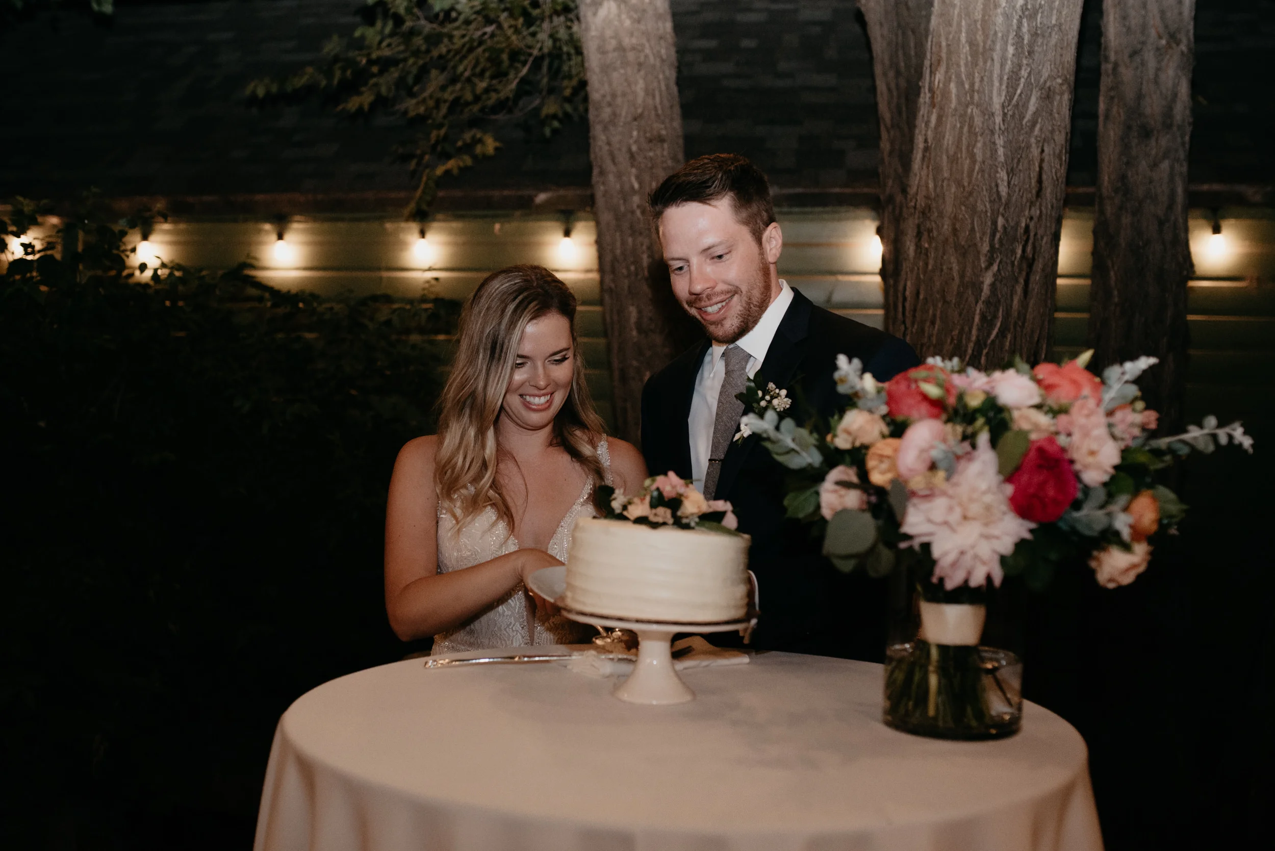  Boulder wedding photos. Bride and groom cutting cake. Denver wedding and elopement photographer. 