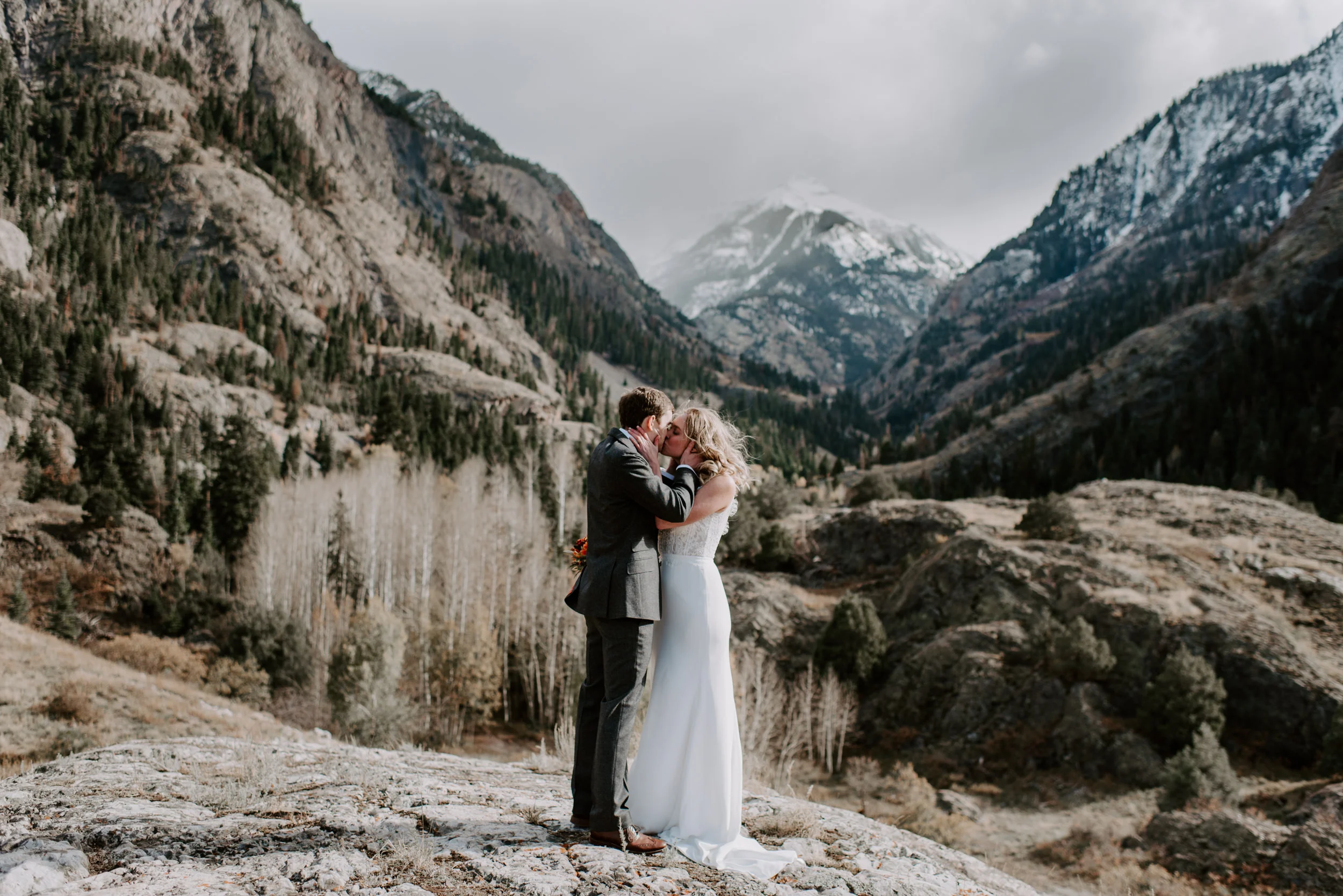  First kiss, Ouray, Colorado elopement. Colorado mountain elopement photographer. Ouray, Colorado adventure elopement. Million Dollar Highway elopement.  