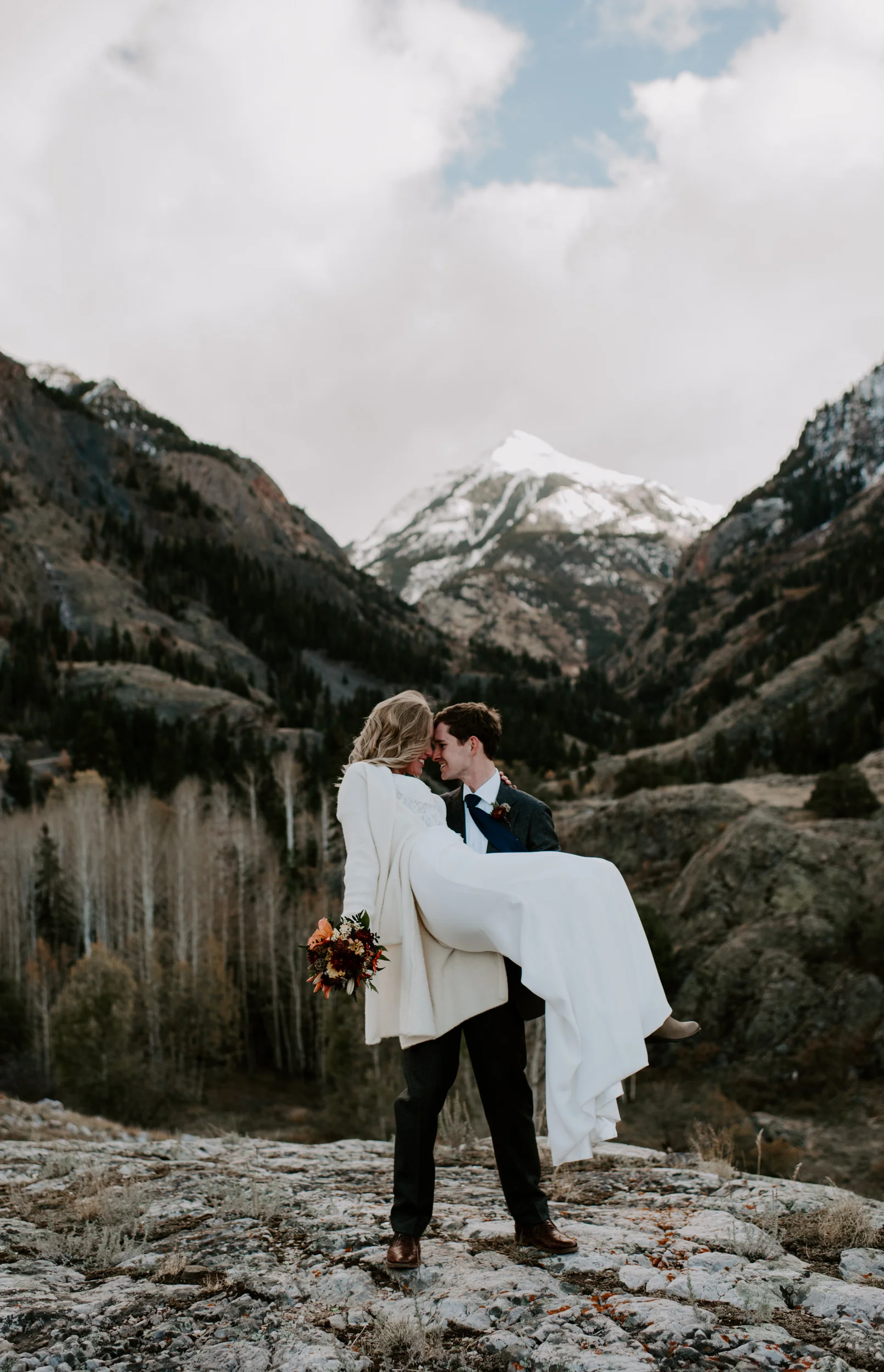  Colorado elopement photographer. Denver based wedding photographer. Colorado mountain wedding photos in Ouray, Colorado. 