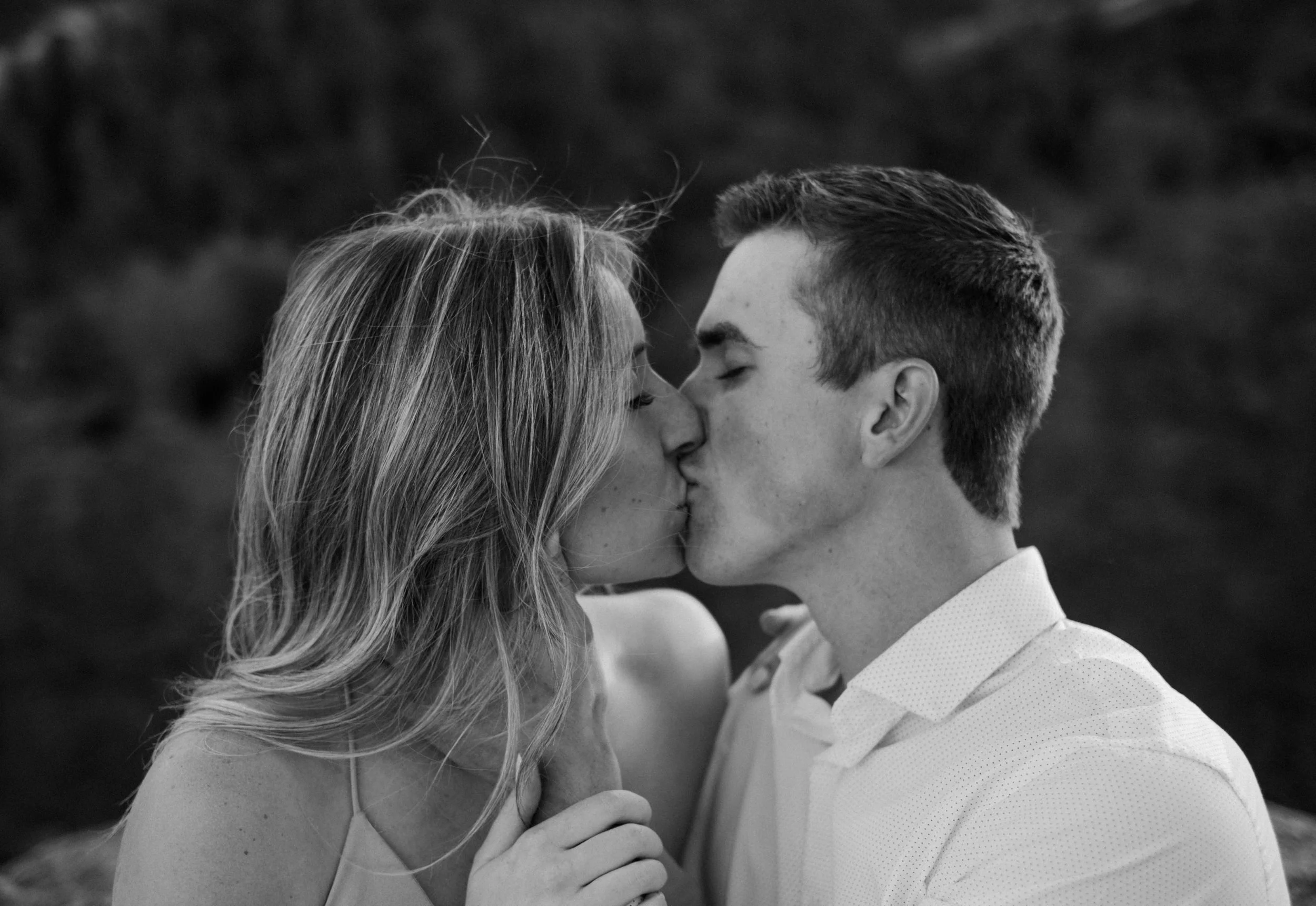  Colorado Springs wedding and engagement photographer. Colorado mountain elopement photography. Garden of the Gods wedding photos. 