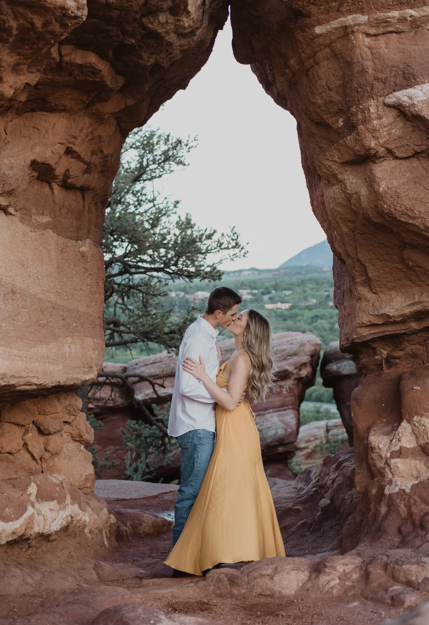  Garden of the Gods engagement session photography. Colorado Springs engagement session location. Garden of the Gods wedding photos. 