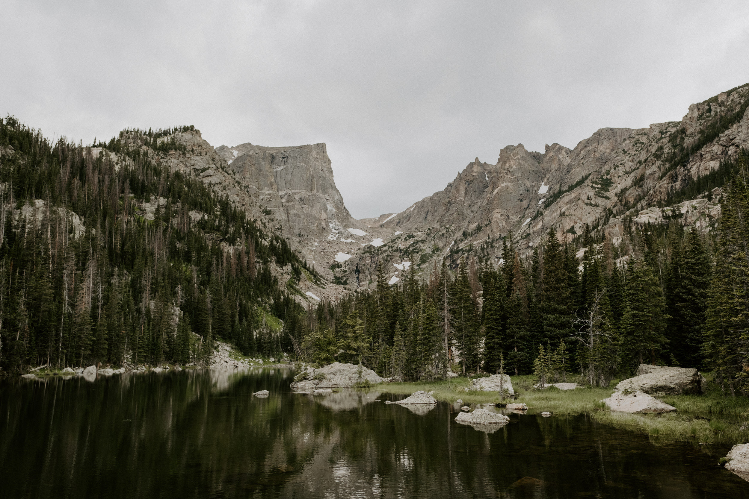  Dream Lake in Rocky Mountain National Park couples session. Estes Park, Colorado engagement session photographer. Sunset engagement photos at Dream Lake. Dream Lake in Rocky Mountain National Park adventure engagement photos. Colorado wedding and elopement photographer. 