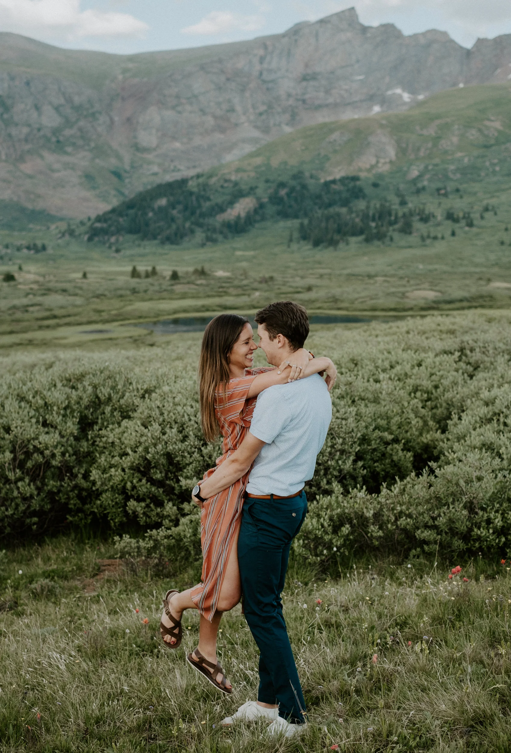  Guanella Pass adventure engagement session in Georgetown, Colorado. Colorado mountain engagement photos. Sunset engagement session. Engagement session outfit ideas. Colorado mountain engagement session. Colorado wedding and elopement photographer. Denver wedding photography. 