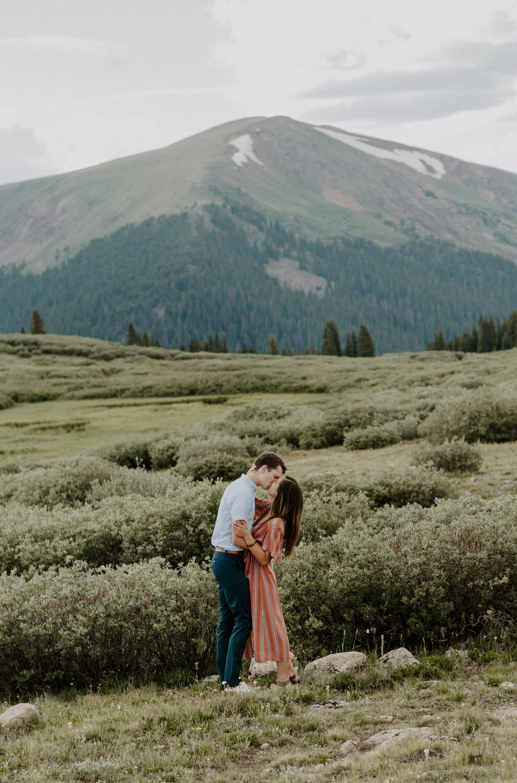  Colorado adventure engagement session photos. Guanella Pass engagement session in Georgetown, Colorado. Colorado mountain engagement photos. Sunset engagement session. Engagement session outfit ideas. Colorado mountain engagement session. Colorado wedding and elopement photographer. Denver wedding photography. 