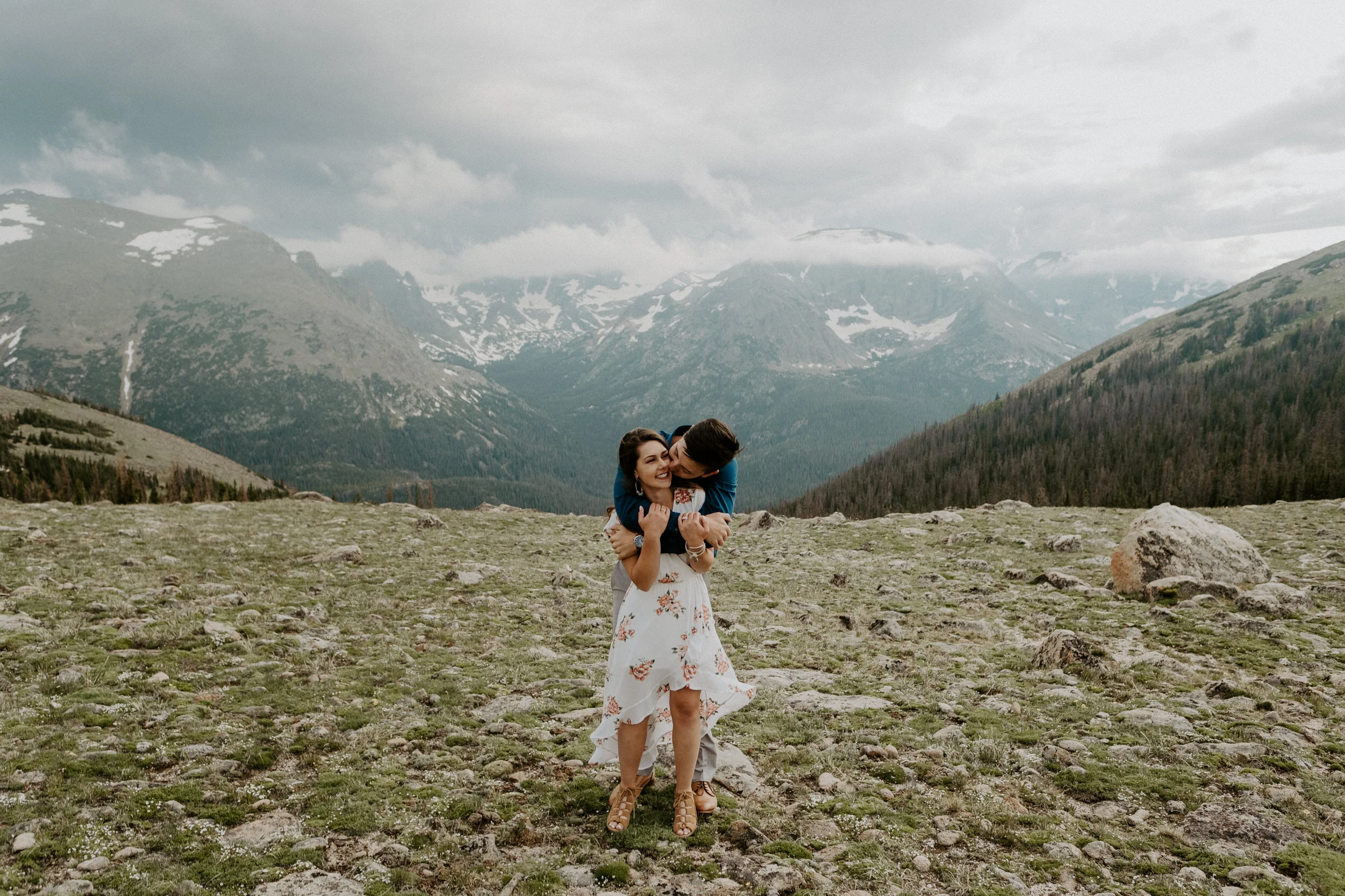  Colorado mountain engagement session. Colorado adventure engagement and elopement photographer. Trail Ridge Road engagement photos in Rocky Mountain National Park. Colorado engagement session photo ideas. Engagement session posing inspiration. 