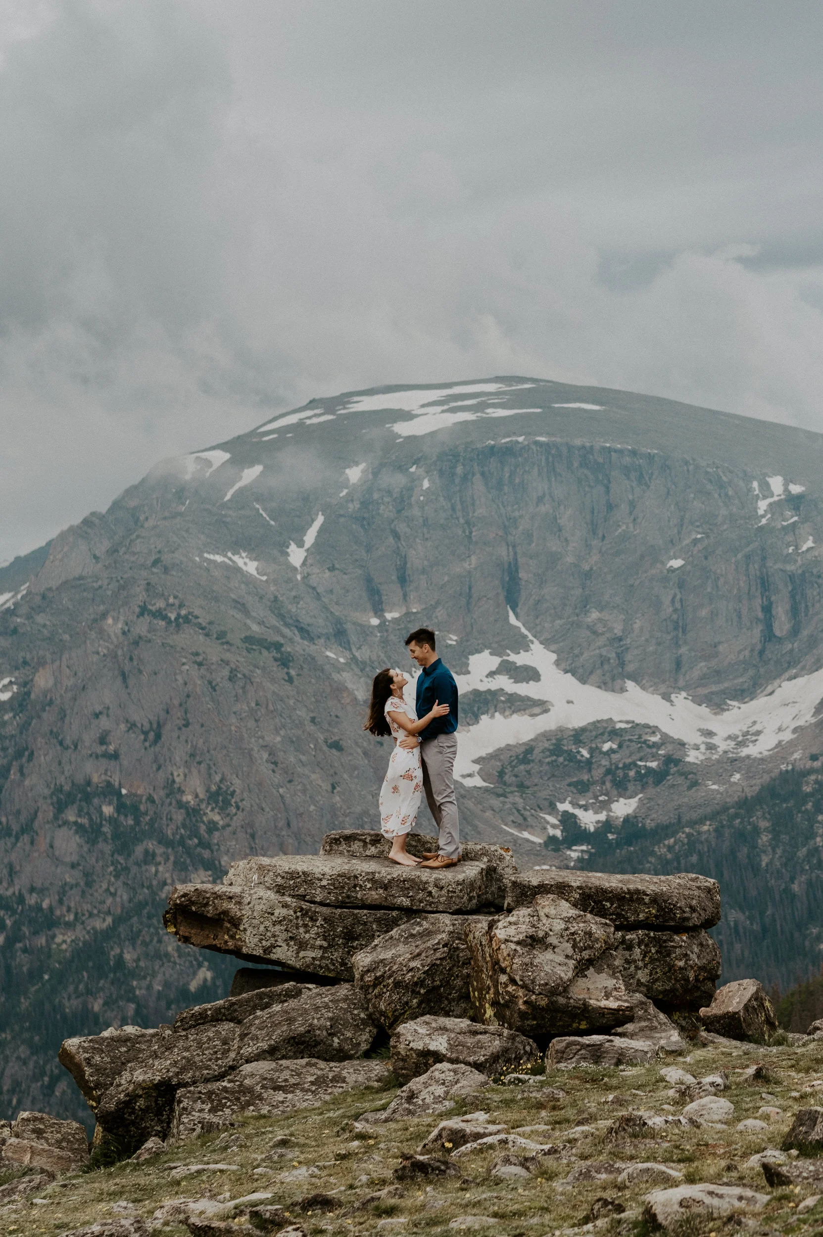  Trail Ridge Road engagement session. Rocky Mountain National Park engagement photos. Estes park engagement session. Colorado elopement photographer. Rocky Mountain National Park elopement photographer. National Park engagement session. Colorado mountain engagement photos. Engagement session outfit ideas. Trail Ridge Road elopement photography. 