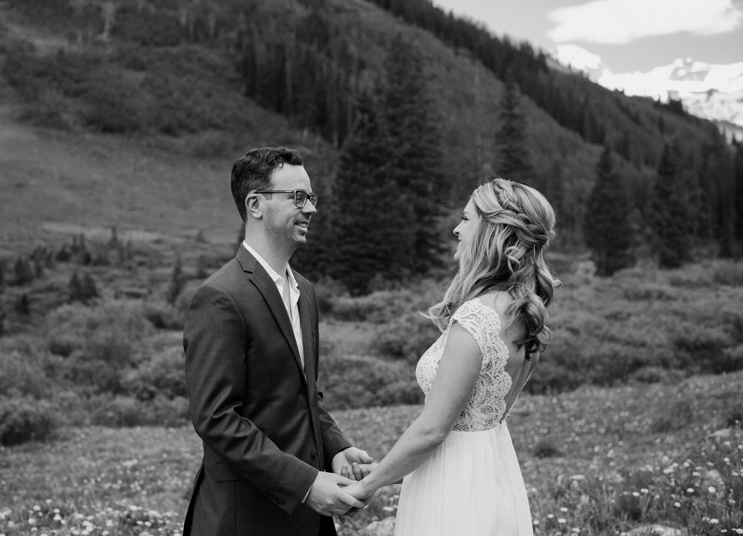  Colorado elopement photos in Crested Butte. Colorado elopement in Crested Butte. Crested Butte, Colorado adventure elopement photos. Colorado wedding and elopement photographer. Crested Butte elopement location ideas. Colorado mountain elopement. Crested Butte wedding photographer. Colorado elopement location ideas. 