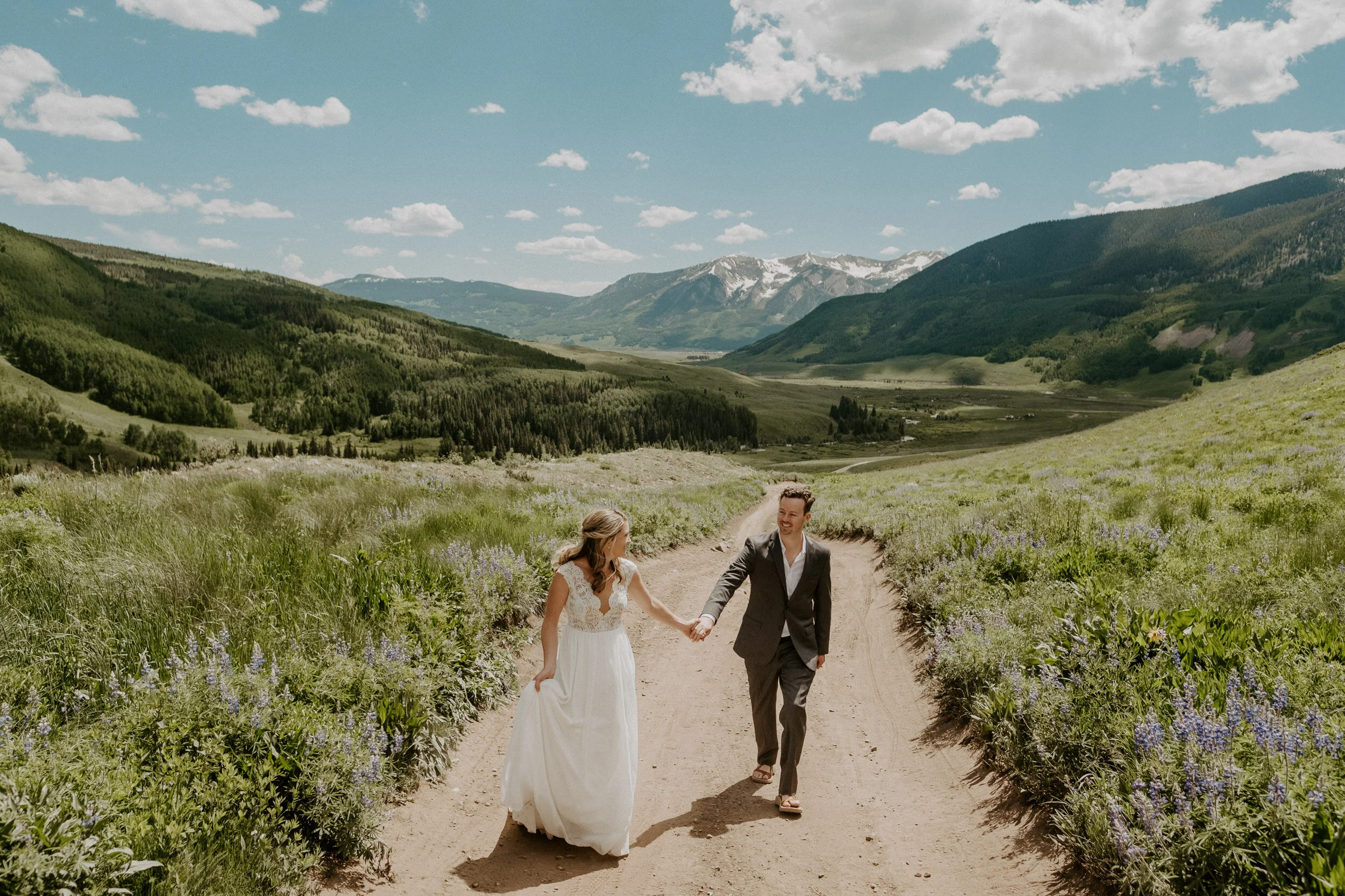  Crested Butte adventure elopement photos. Colorado wedding and elopement photographer. Crested Butte elopement location ideas. Colorado mountain elopement. Crested Butte wedding photography. Colorado elopement ideas. 