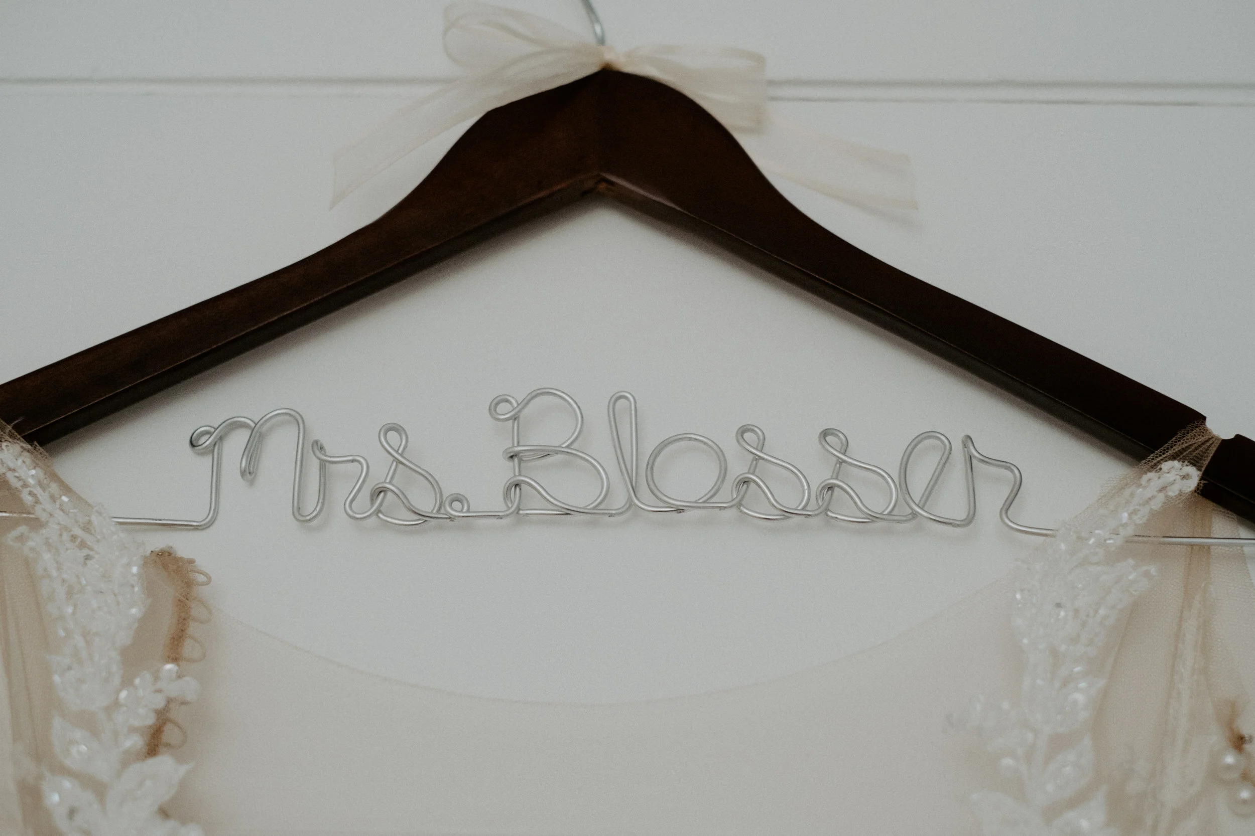  Larkspur, Colorado wedding at Perry Park Country Club. Getting ready photos at Perry Park Country Club. Colorado wedding photographer. Colorado elopement photographer. Colorado wedding venues. Denver wedding venues. Perry Park wedding. 