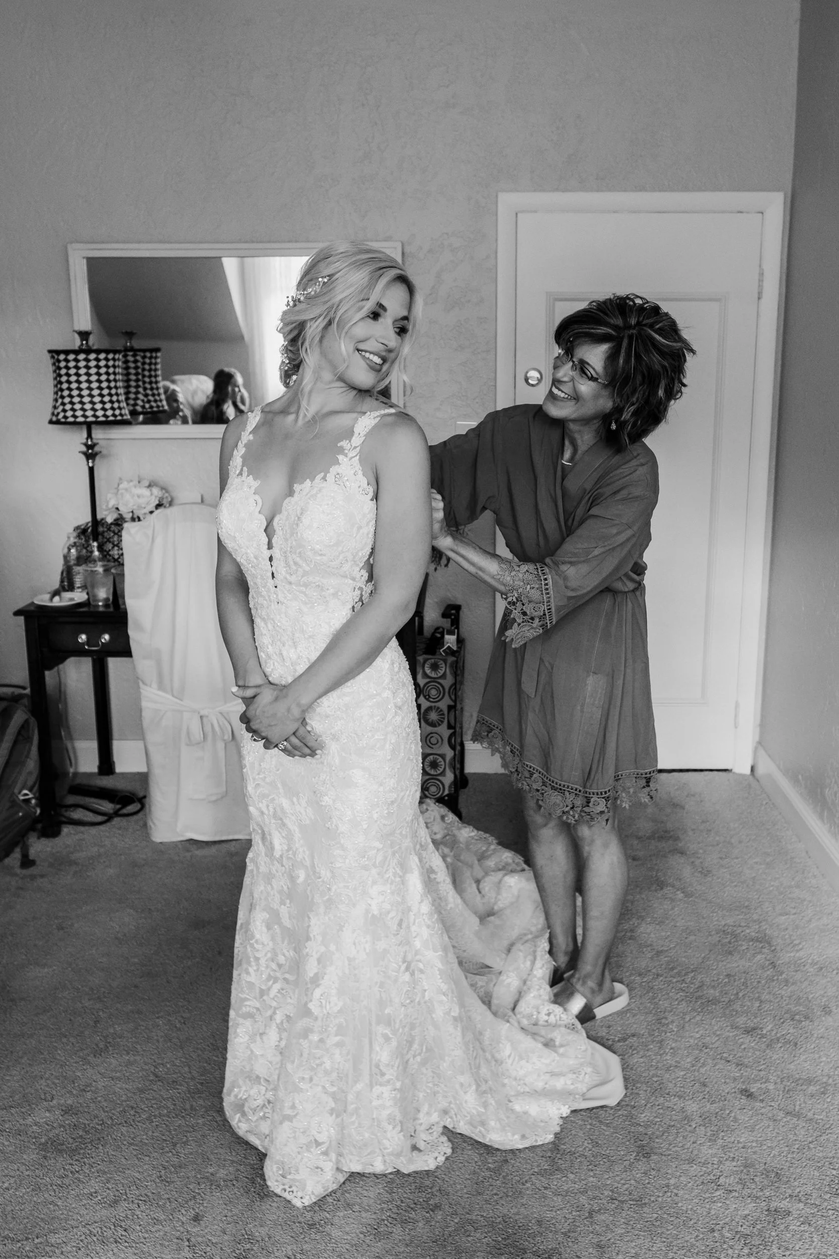  Perry Park Country Club wedding in Larkspur, Colorado. Colorado wedding and elopement photographer. Colorado wedding venue. Larkspur, Colorado wedding venue. Perry Park Country Club wedding photos. Getting ready photo inspiration. Wedding dress ideas. Colorado mountain wedding photographer. 