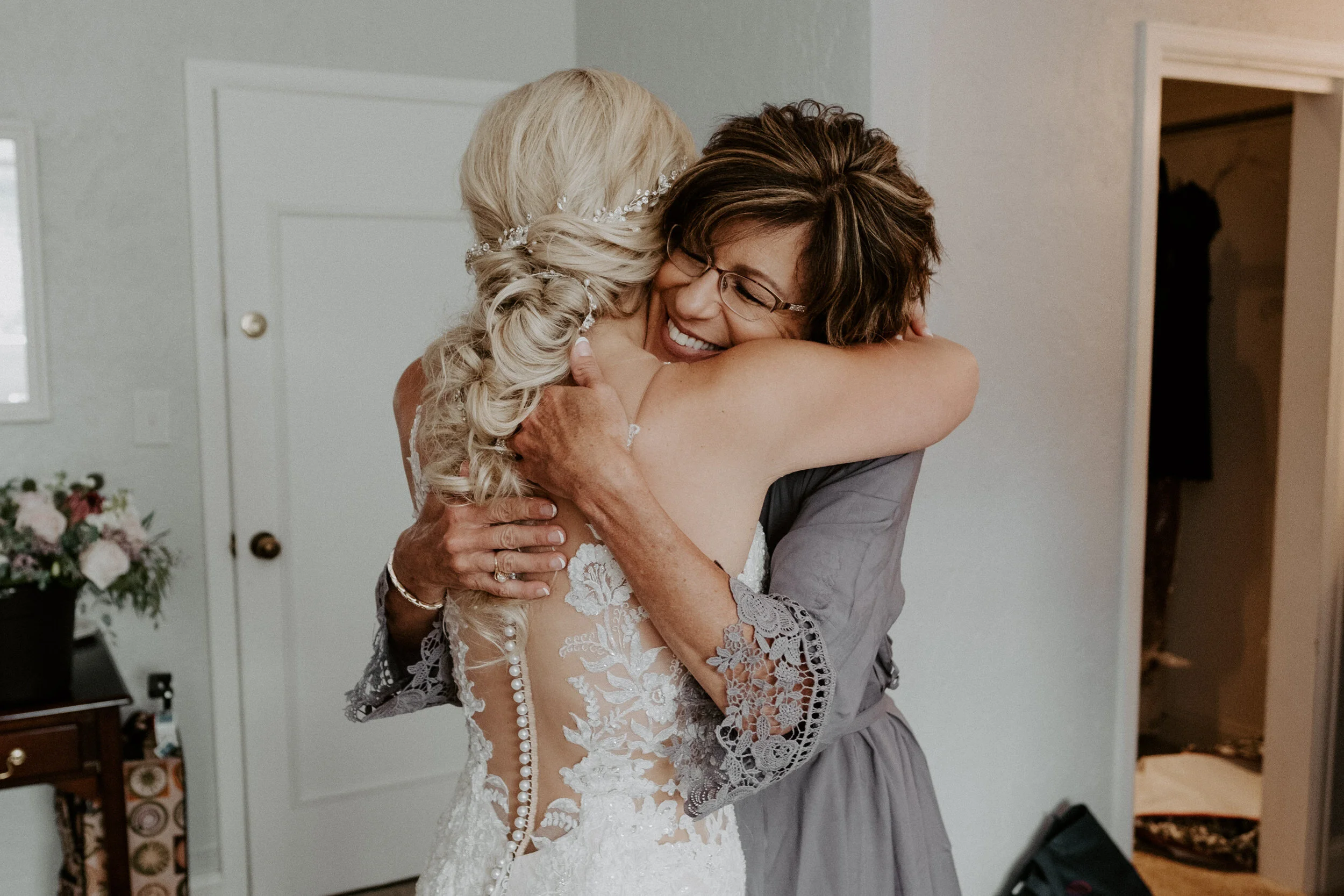  Perry Park Country Club wedding in Larkspur, Colorado. Colorado wedding and elopement photographer. Colorado wedding venue. Larkspur, Colorado wedding venue. Perry Park Country Club wedding photos. Getting ready photo inspiration. Wedding dress ideas. Colorado mountain wedding photographer. Colorado wedding venues. 