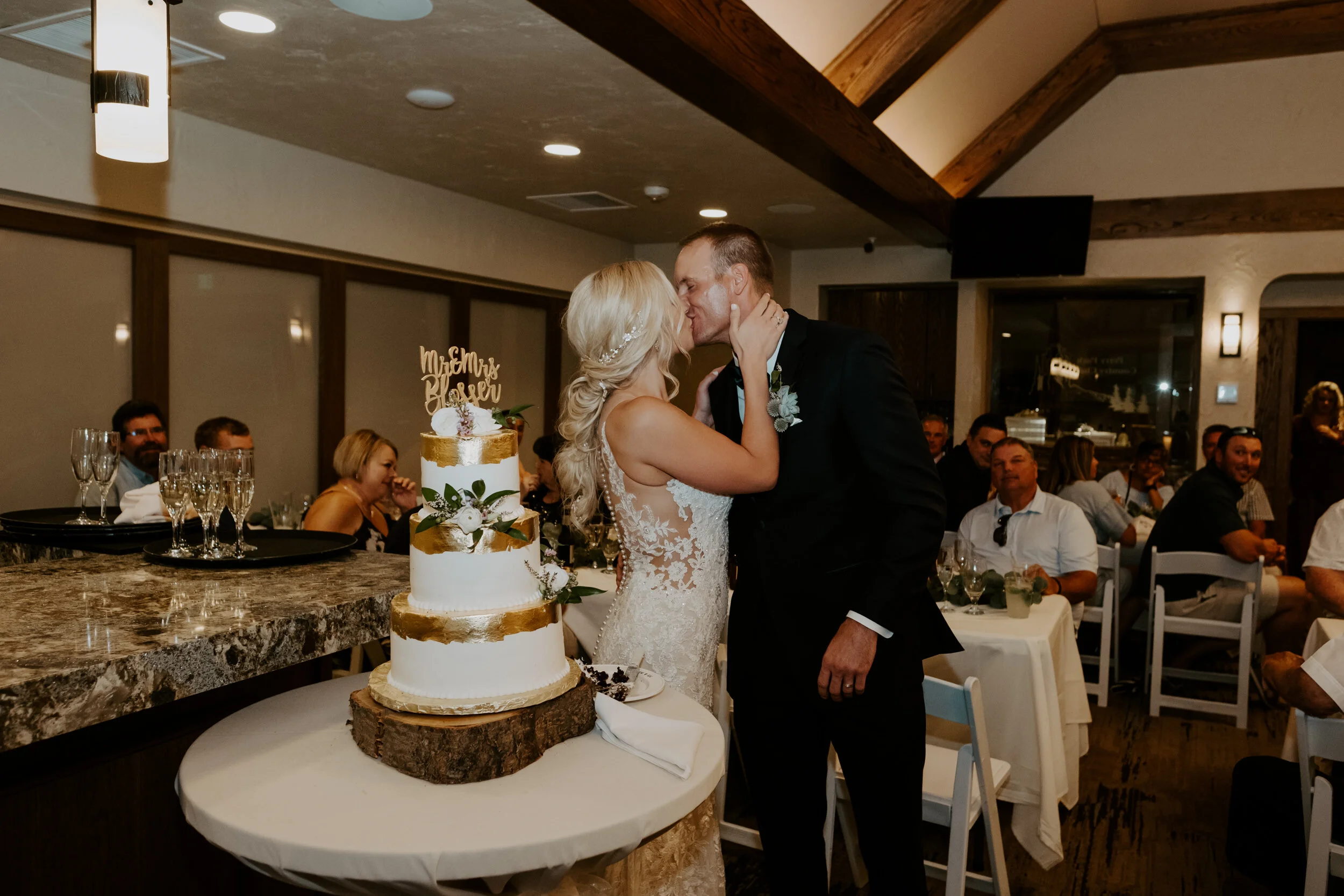  Cake cutting at Perry Park Country Club in Larkspur, Colorado. Larkspur, Colorado wedding venue. Perry Park Country Club wedding. Colorado wedding and elopement photographer. Colorado wedding photography. Perry Park Country club wedding photos. Couple cutting cake ideas. 