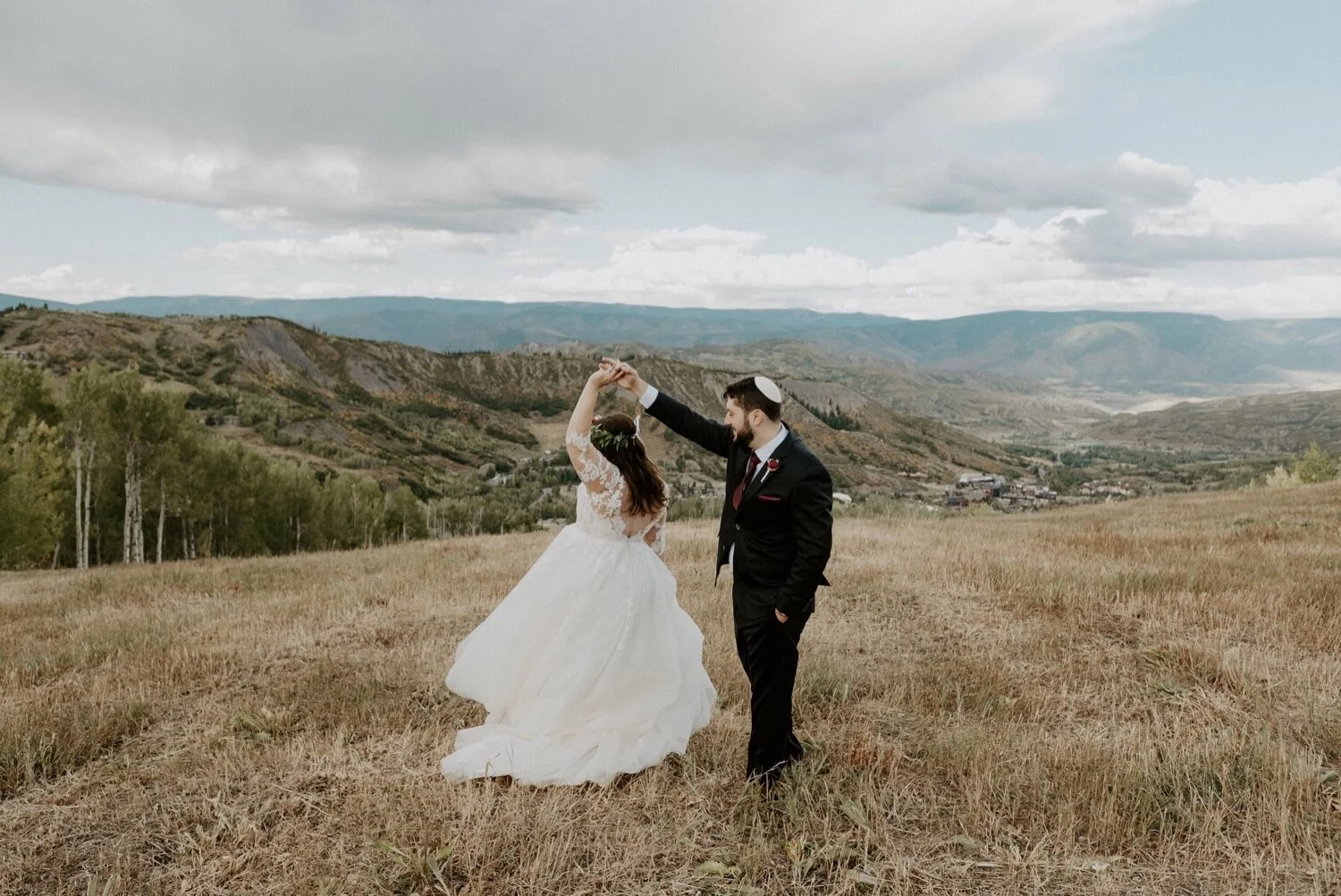 AN INTIMATE MOUNTAIN ELOPEMENT AT LYNN BRITT CABIN IN ASPEN, COLORADO