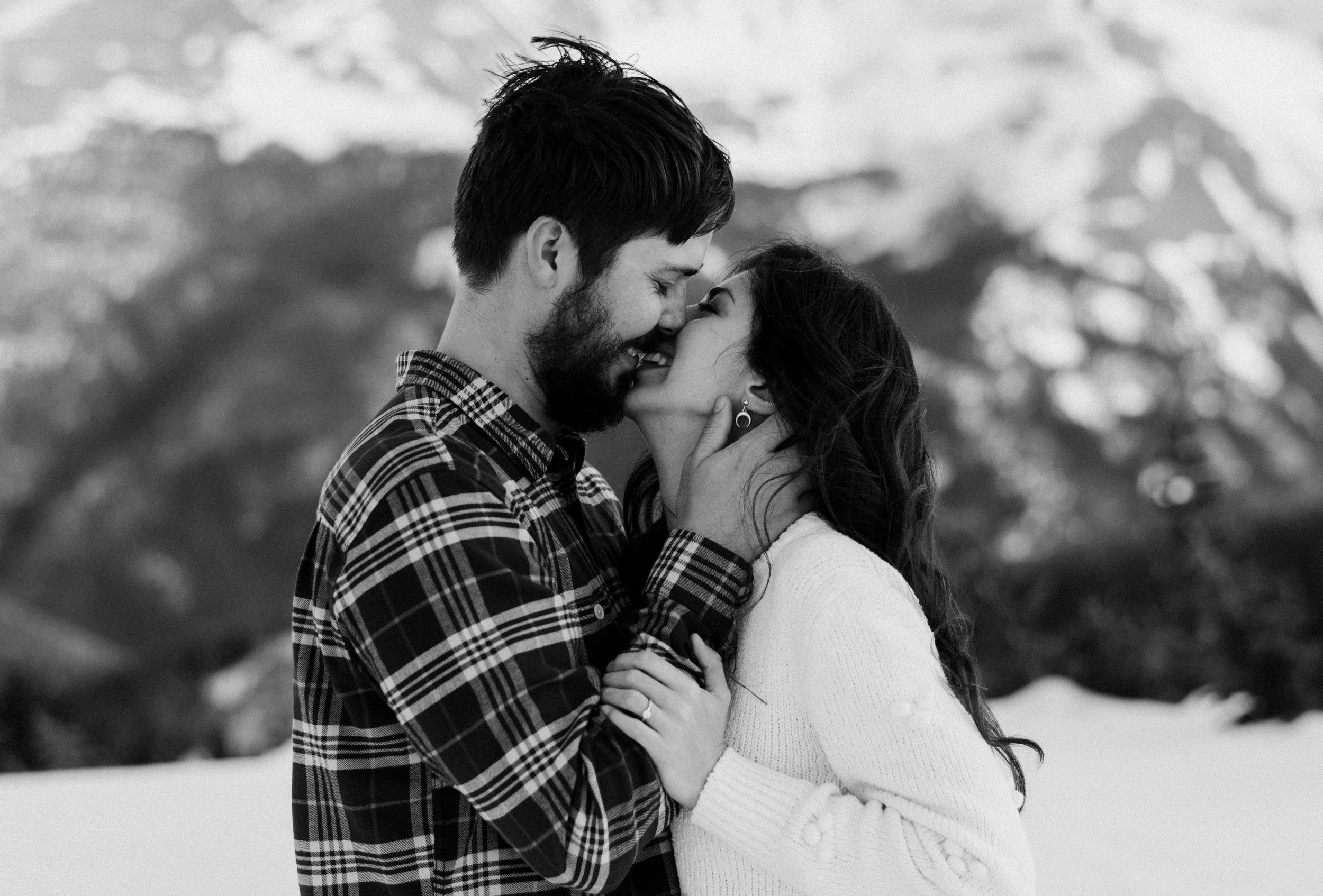  Colorado engagement and wedding photography. Engagement session outfit inspiration. Winter engagement session. Winter Park, Colorado wedding photographer. Alyssa Carpenter Photo. Save the date inspiration. Snowy engagement photos. Winter Park Colorado engagement photos.  