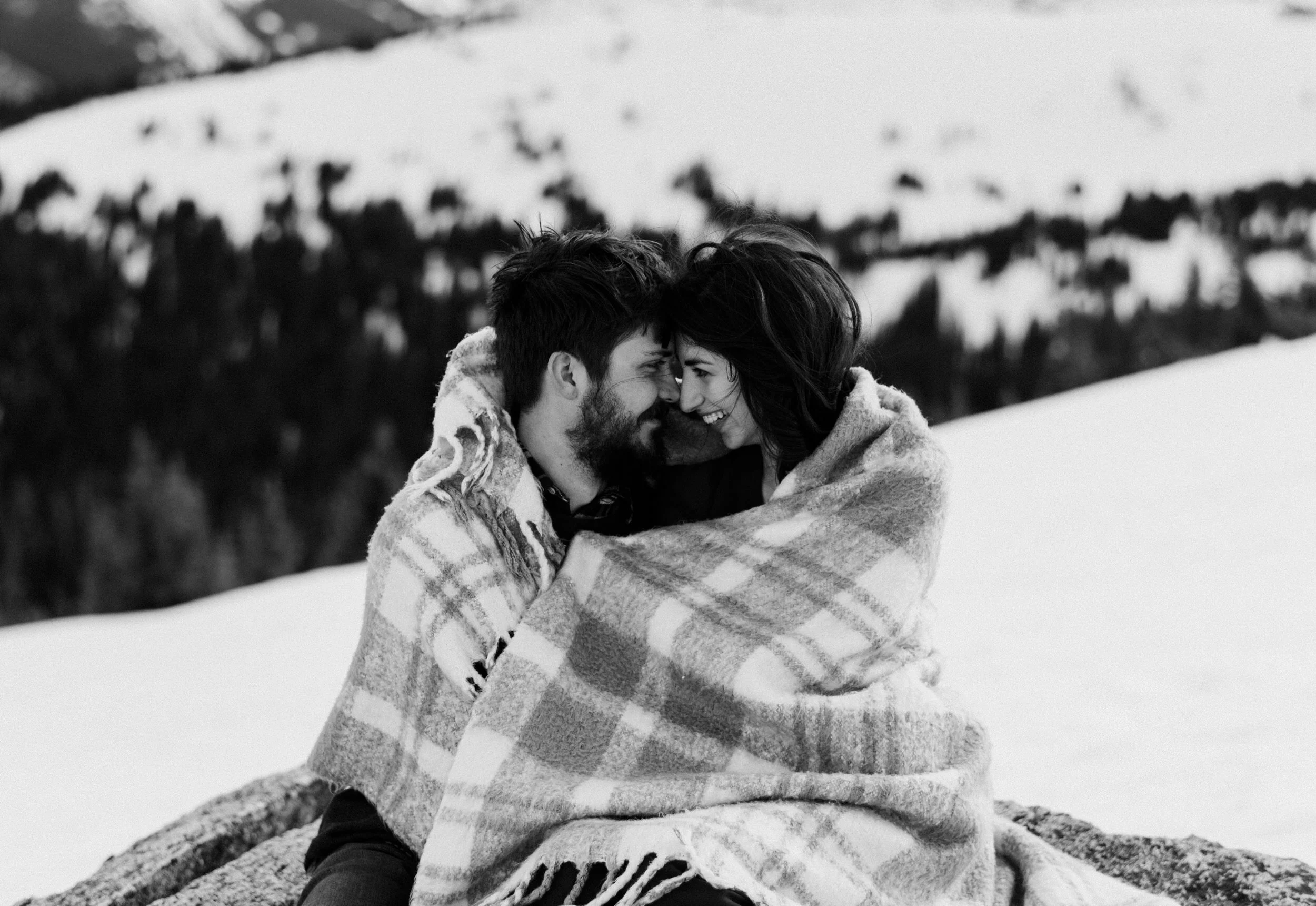  Colorado engagement and wedding photography. Engagement session outfit inspiration. Winter engagement session. Winter Park, Colorado wedding photographer. Alyssa Carpenter Photo. Save the date inspiration. Snowy engagement photos.  