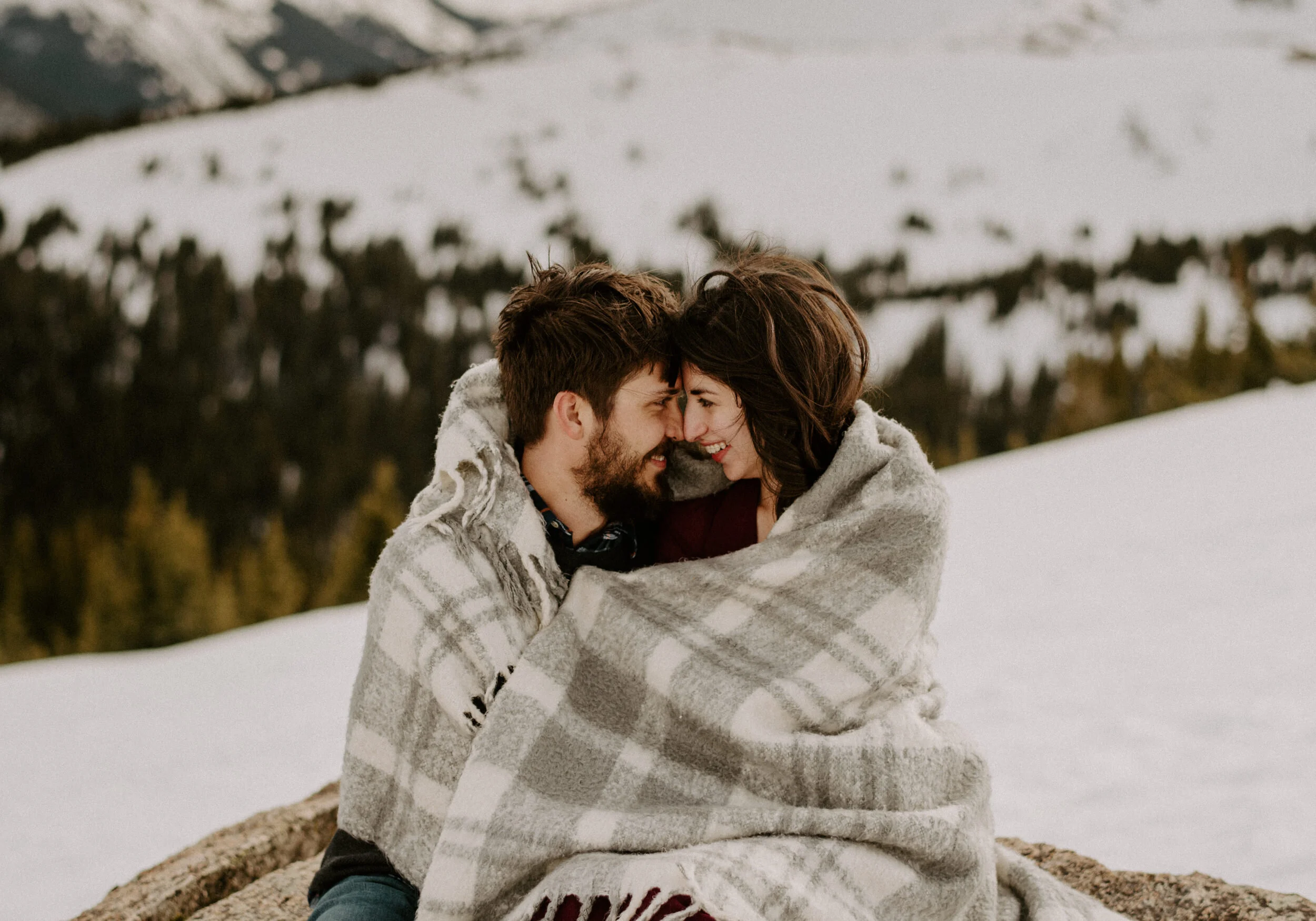  Colorado engagement and wedding photography. Engagement session outfit inspiration. Winter engagement session. Winter Park, Colorado wedding photographer. Alyssa Carpenter Photo. Engagement session outfit ideas  