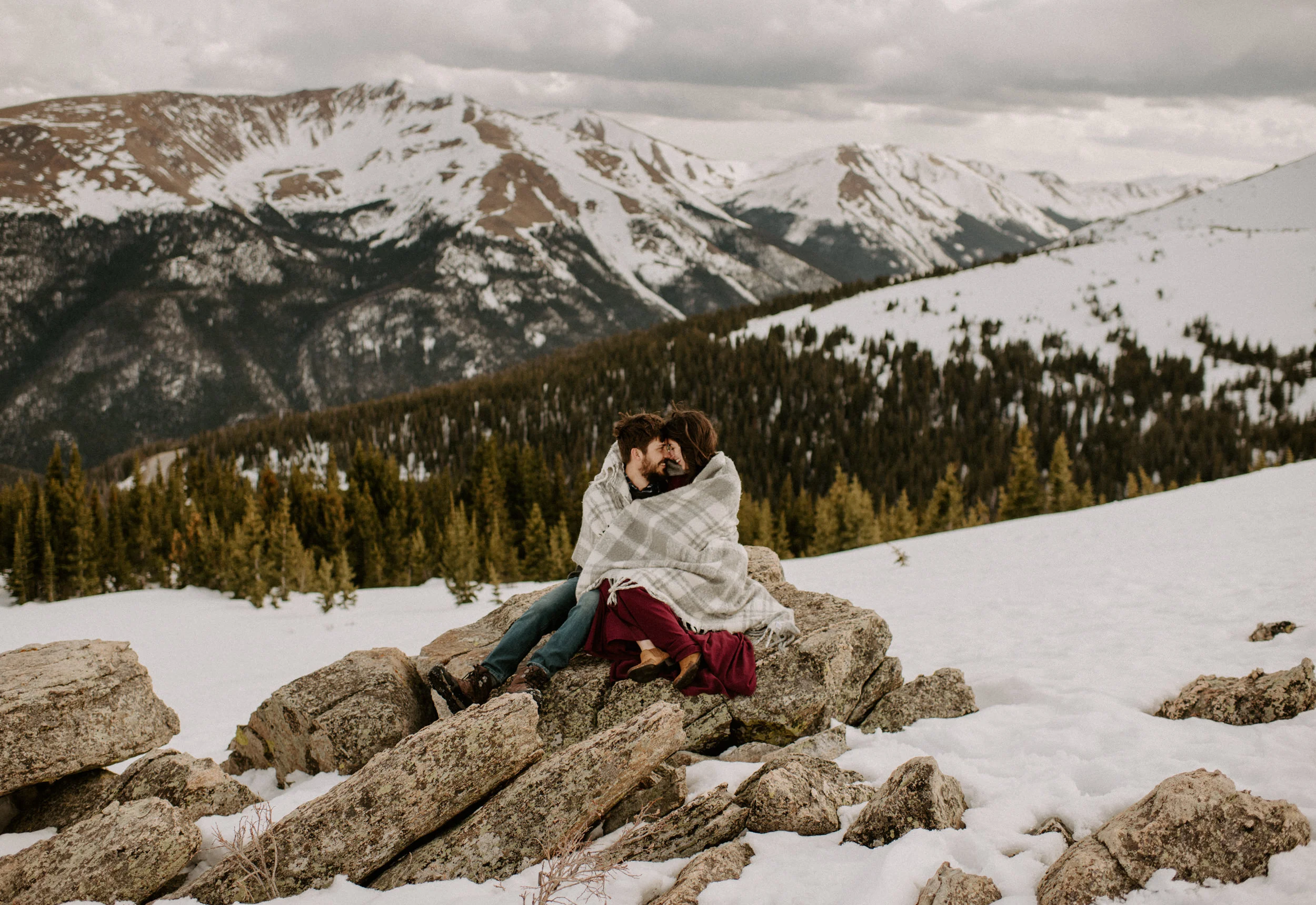  Colorado engagement and wedding photography. Engagement session outfit inspiration. Winter engagement session. Winter Park, Colorado wedding photographer. Alyssa Carpenter Photo. Colorado engagement session location ideas. 