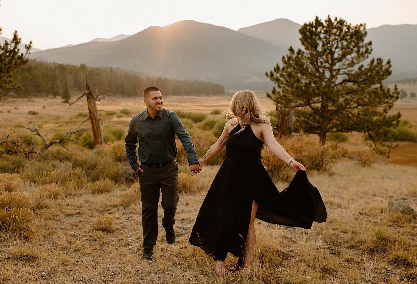 Missing summer sunsets in RMNP right about now ❤️✨
&bull;
&bull;
&bull;
&bull;
&bull;
&bull;
&bull;
&bull;
&bull;
&bull;
&bull;
#coloradoelopementphotographer #coloradoelopement #denverweddingphotographer #denverwedding #coloradoweddingvenue #colorad
