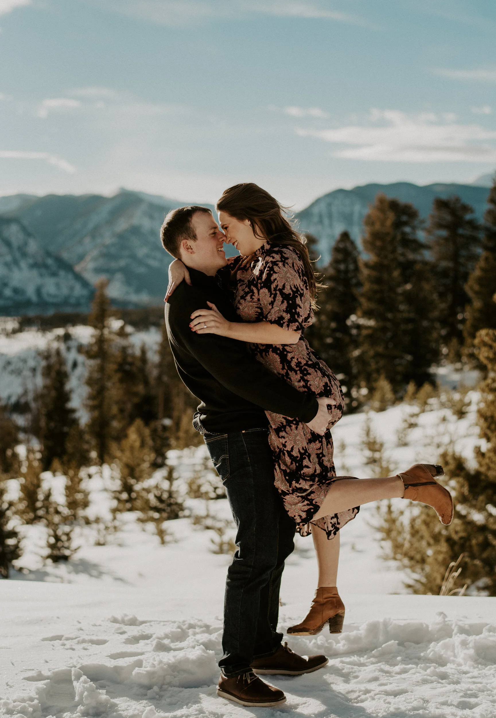  Sapphire Point engagement session. Winter engagement photos. Snowy engagement photo inspiration. Lake Dillon engagement session. Colorado wedding photographer. Engagement session outfit ideas. Alyssa Carpenter, elopement and wedding photography. Breckenridge elopement photographer.  