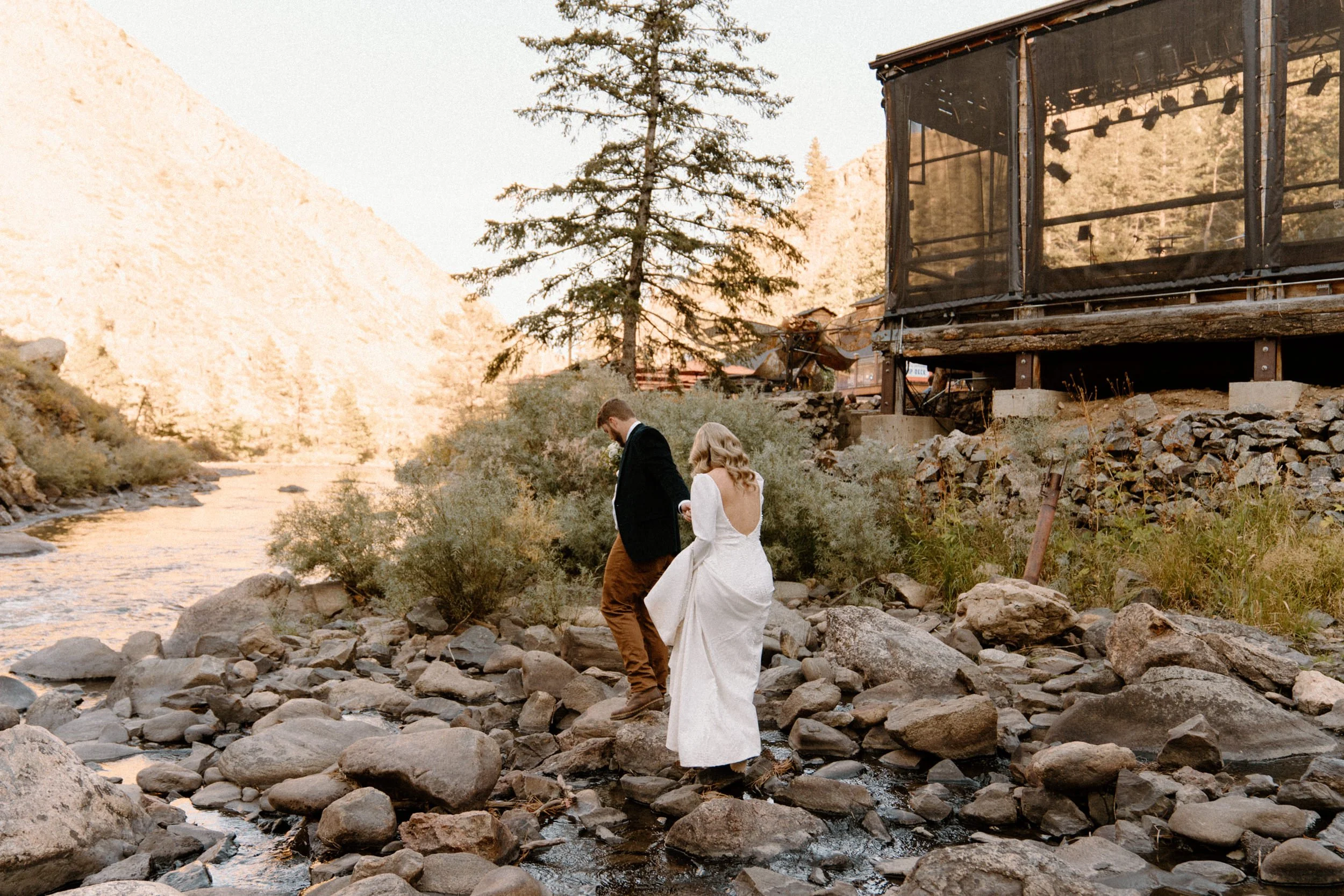 THE MISHAWAKA AMPHITHEATER WEDDING IN BELLVUE, COLORADO