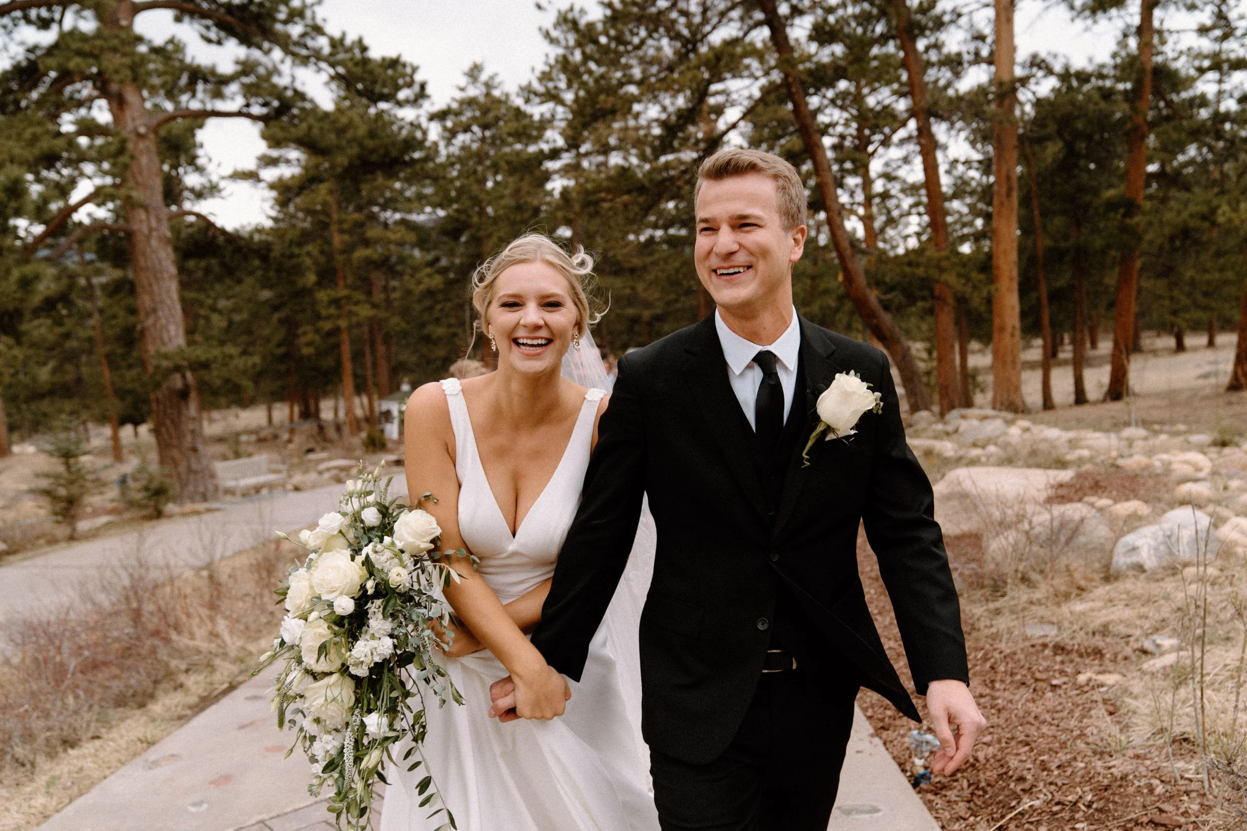 AN ESTES PARK, COLORADO WEDDING AT DELLA TERRA MOUNTAIN CHATEAU 