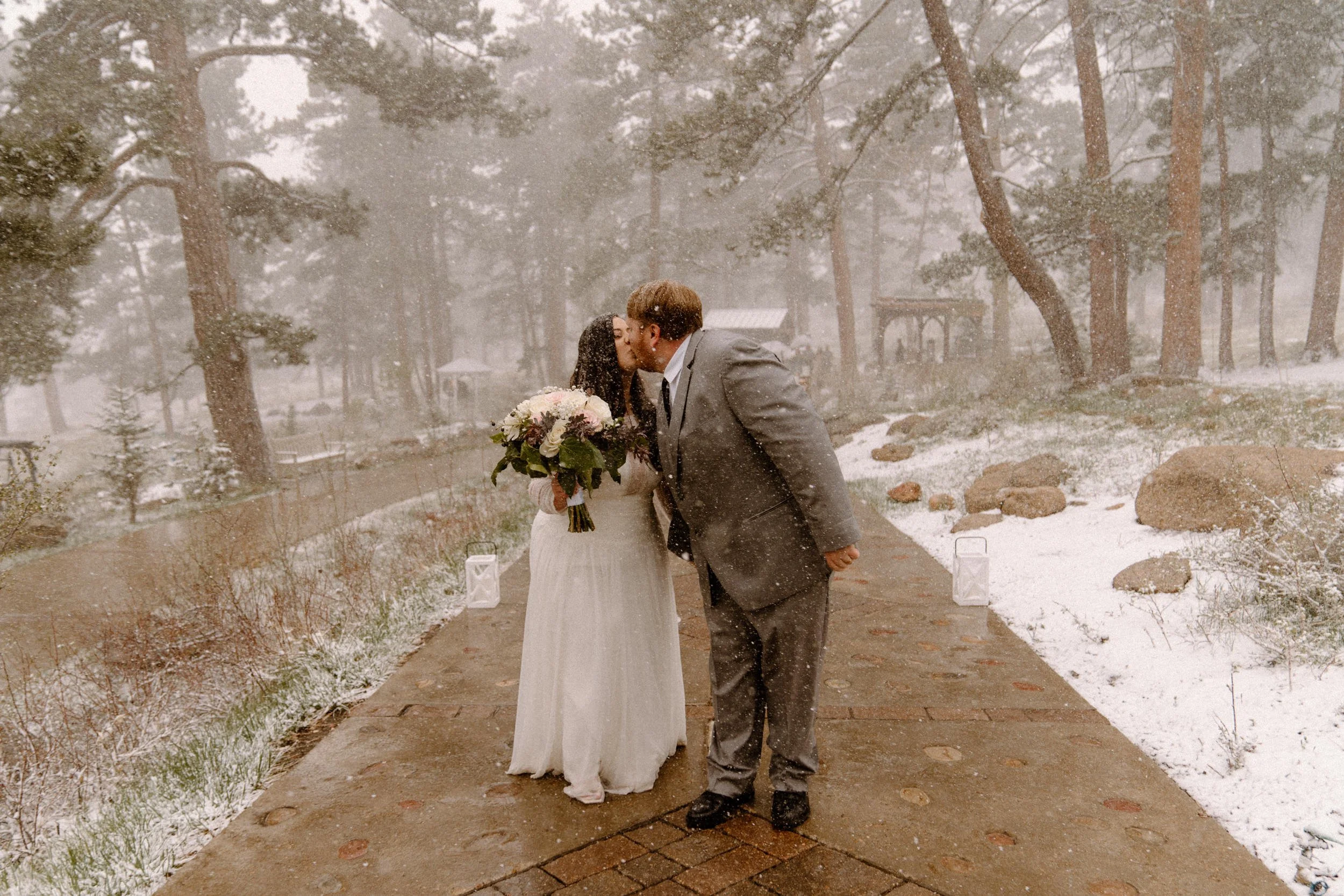 A SNOWY SPRING WEDDING AT DELLA TERRA MOUNTAIN CHATEAU 