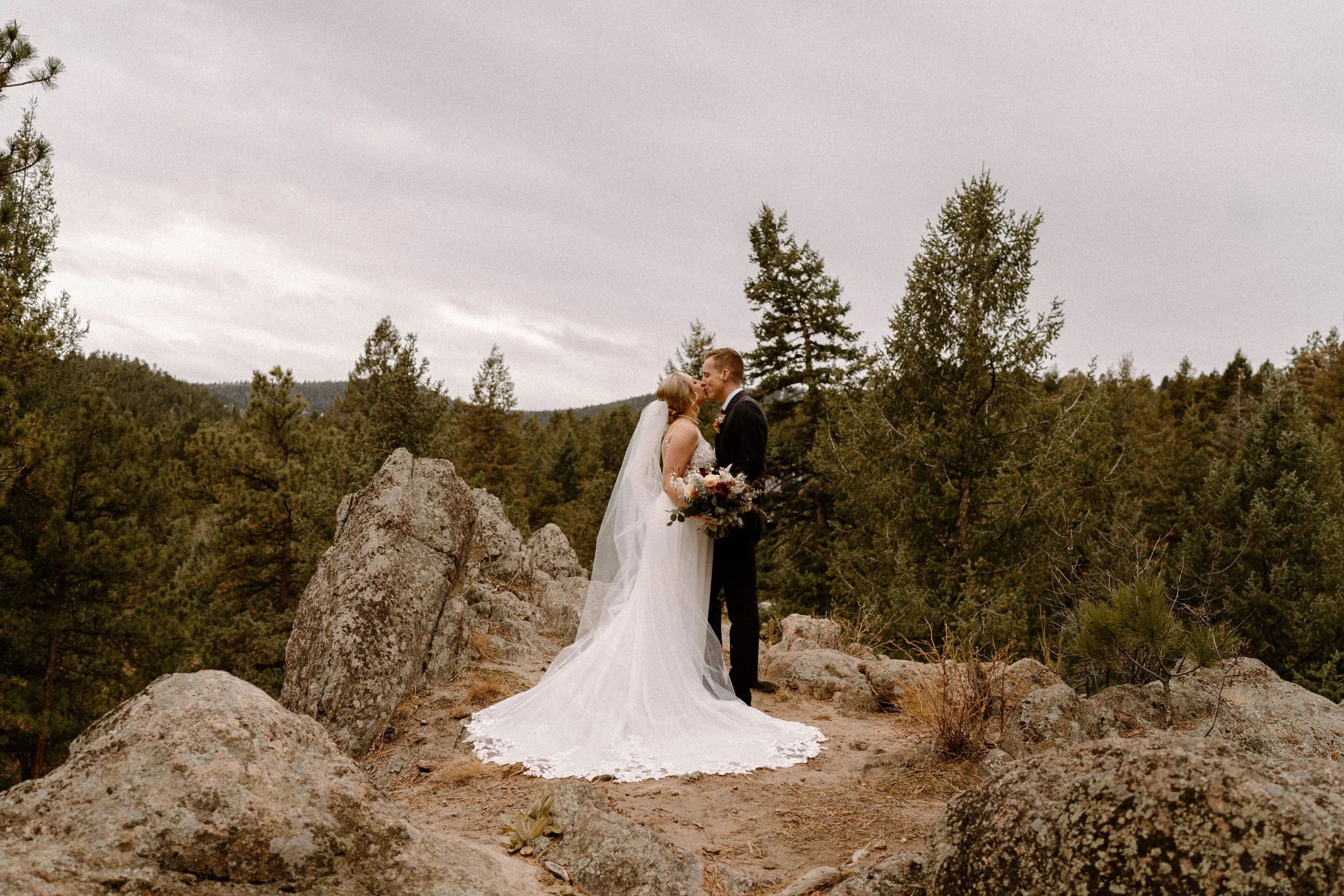 A MOODY NOVEMBER WEDDING AT WOODLANDS IN MORRISON, COLORADO