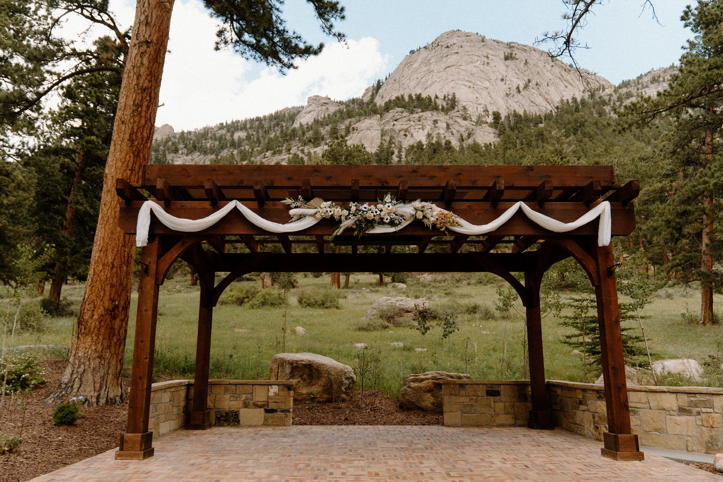 View of the wooden altar decorated in flowers at Della Terra Mountain Chateau in Estes Park, CO