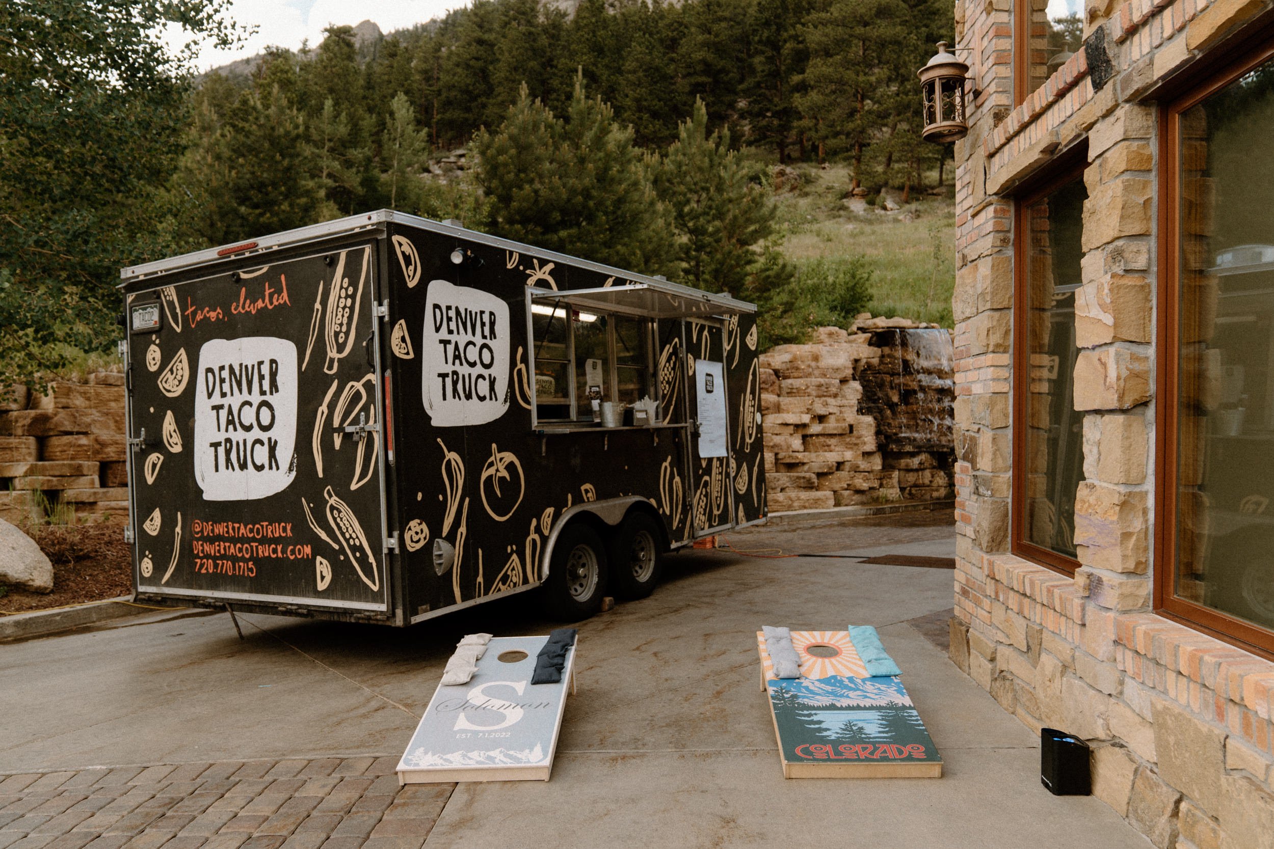 The Denver Taco Truck parked outside of the Della Terra Mountain Chateau in Estes Park, CO