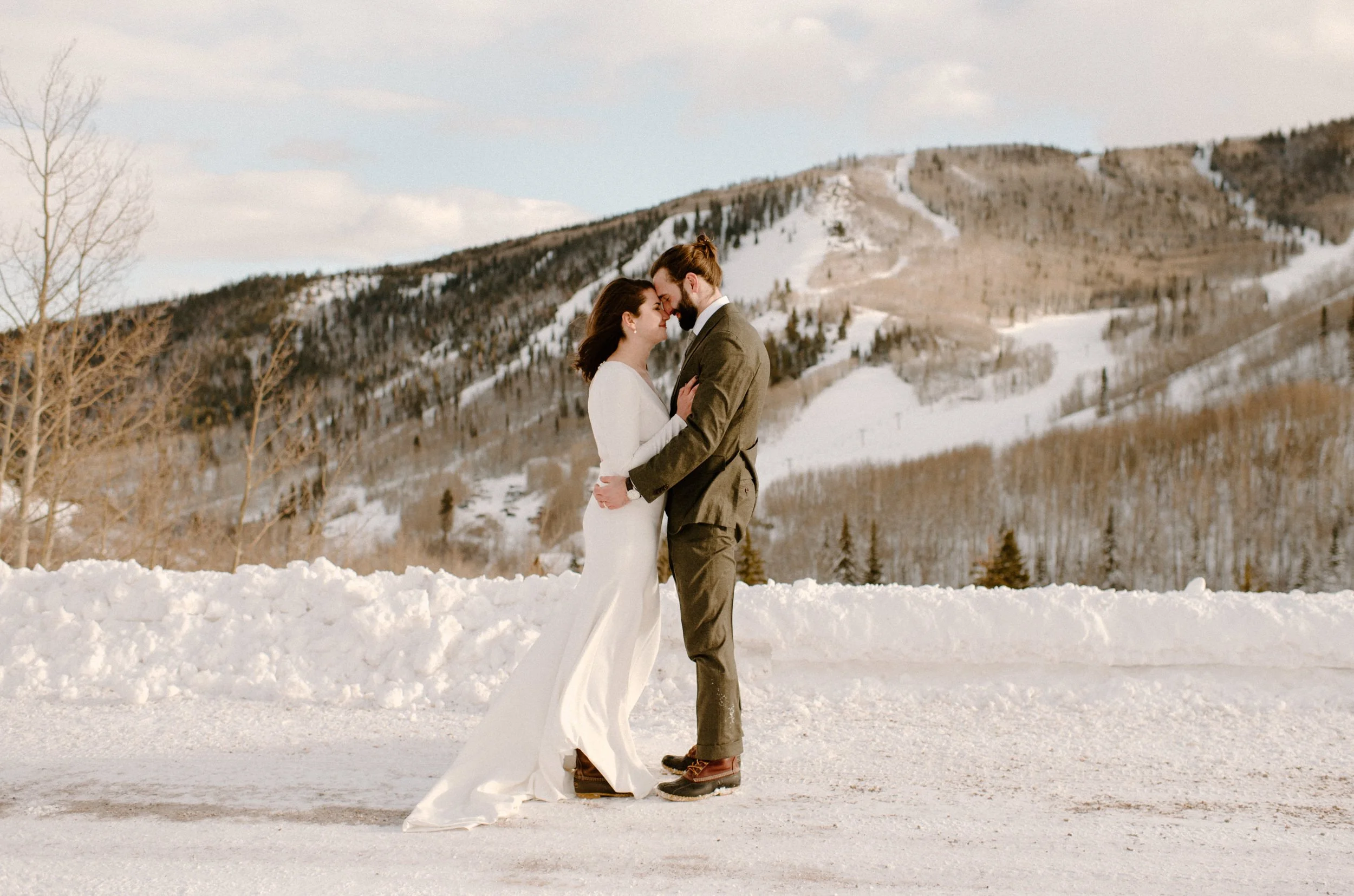  Sunset couples portraits. Colorado skiing adventure elopement in Glenwood Springs, Colorado. Colorado wedding and elopement photographer. Glenwood Springs, Colorado elopement. Skiing elopement ideas. Colorado mountain elopement locations. 
