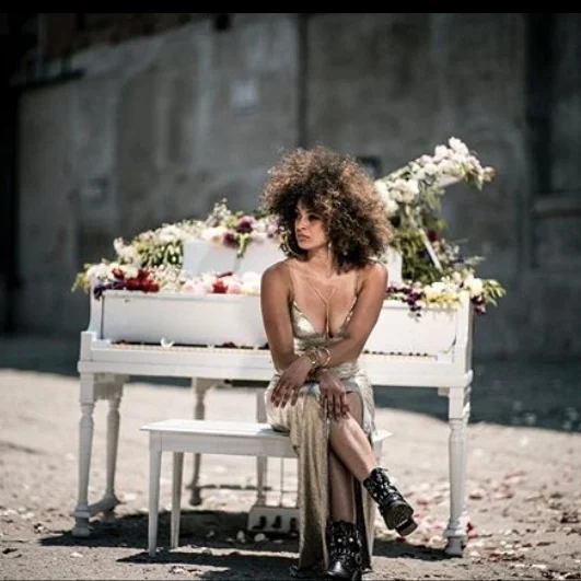 Kandace Springs Nashville born artist Kandace Springs is a beautiful mix of Jazz & Soul. We worked with her on three of her music videos ‘People Make the World Go ‘Round ’, ‘Breakdown’ & ‘6 8’ .