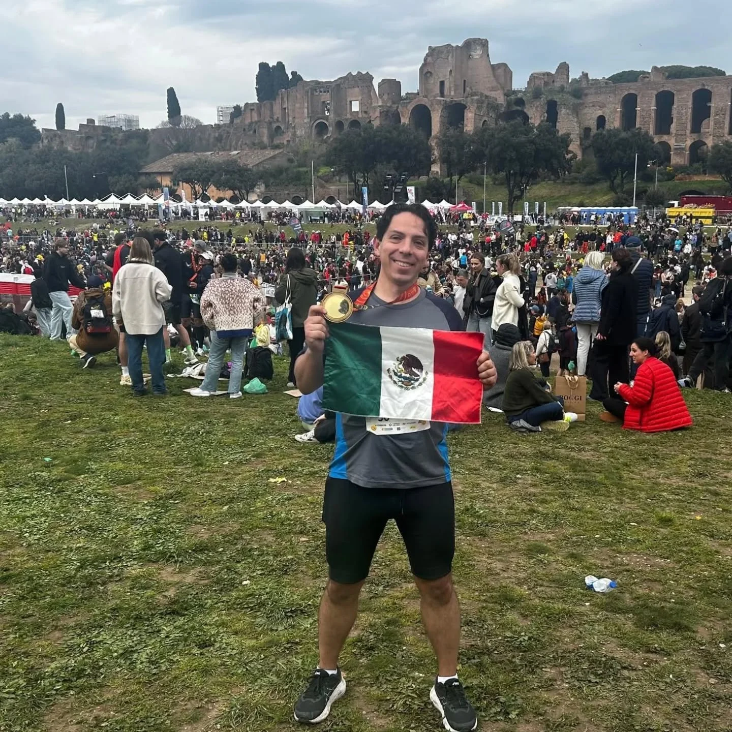 Some scenes from the weekend @fitforlong crew scattered all over the globe.
It's either smiles or grimace 😬 and that's what it's all about. Testing ourselves, becoming better versions of ourselves by pushing into discomfort and coming out smiling on